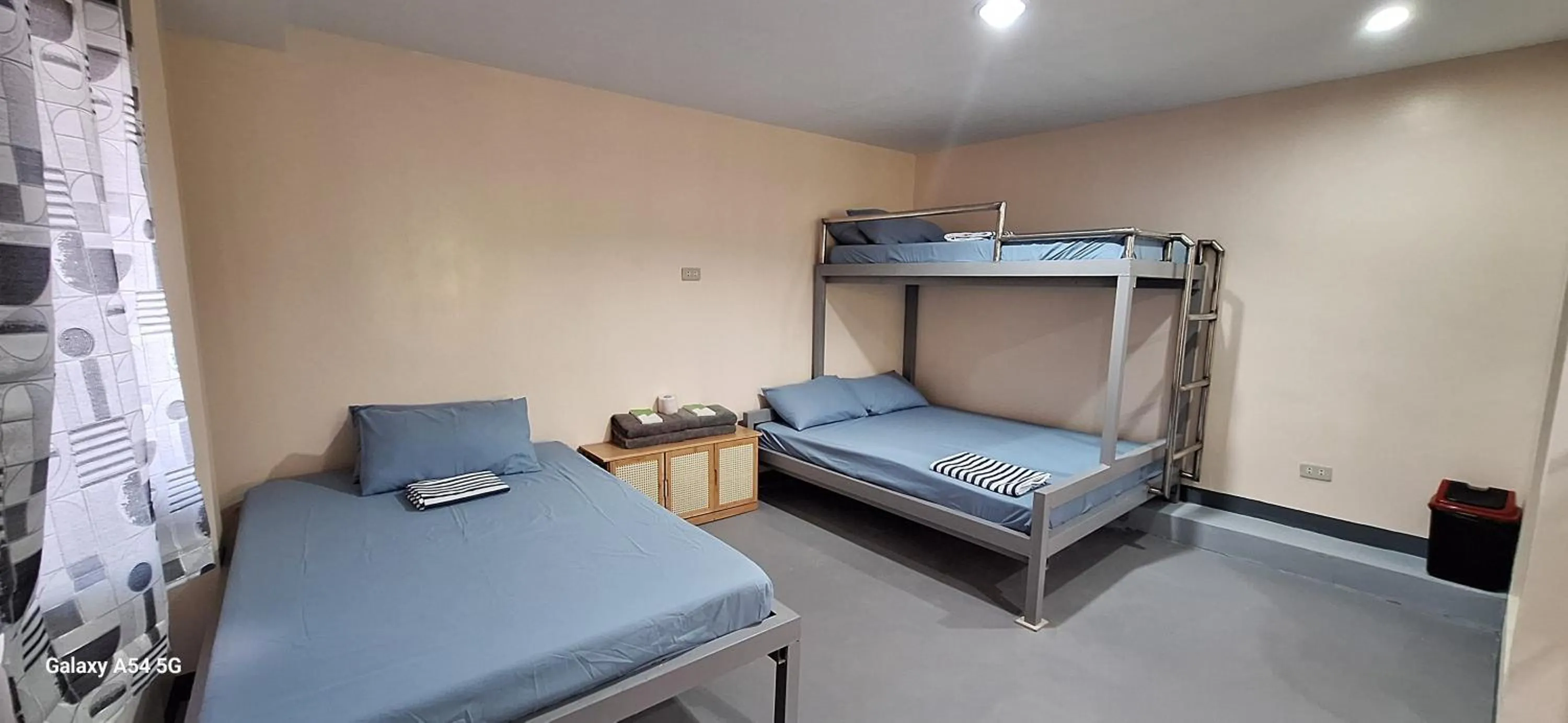 group of guests, Bed in Rain Haven Lodging House