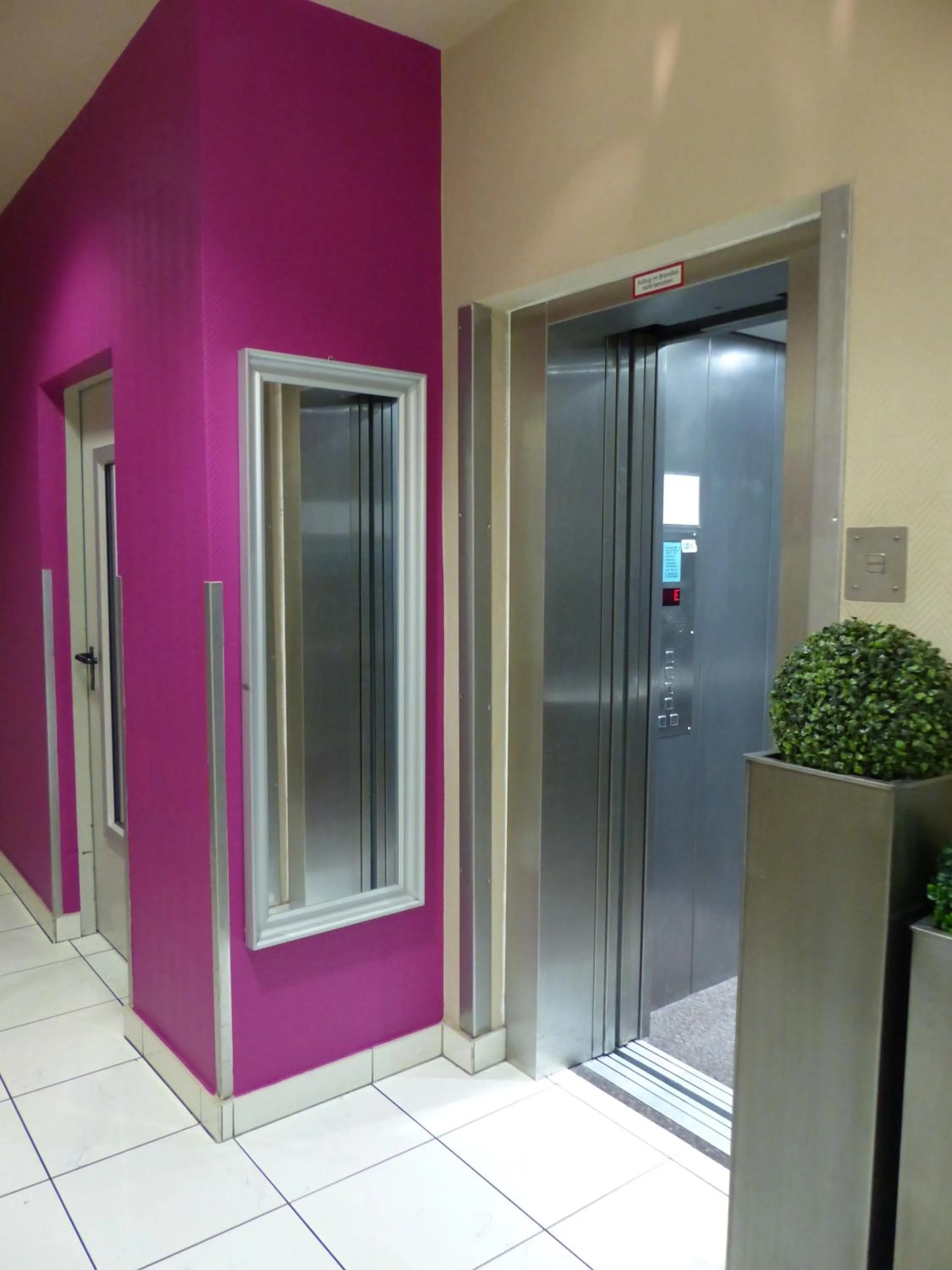 elevator in Hotel am Ludwigsplatz