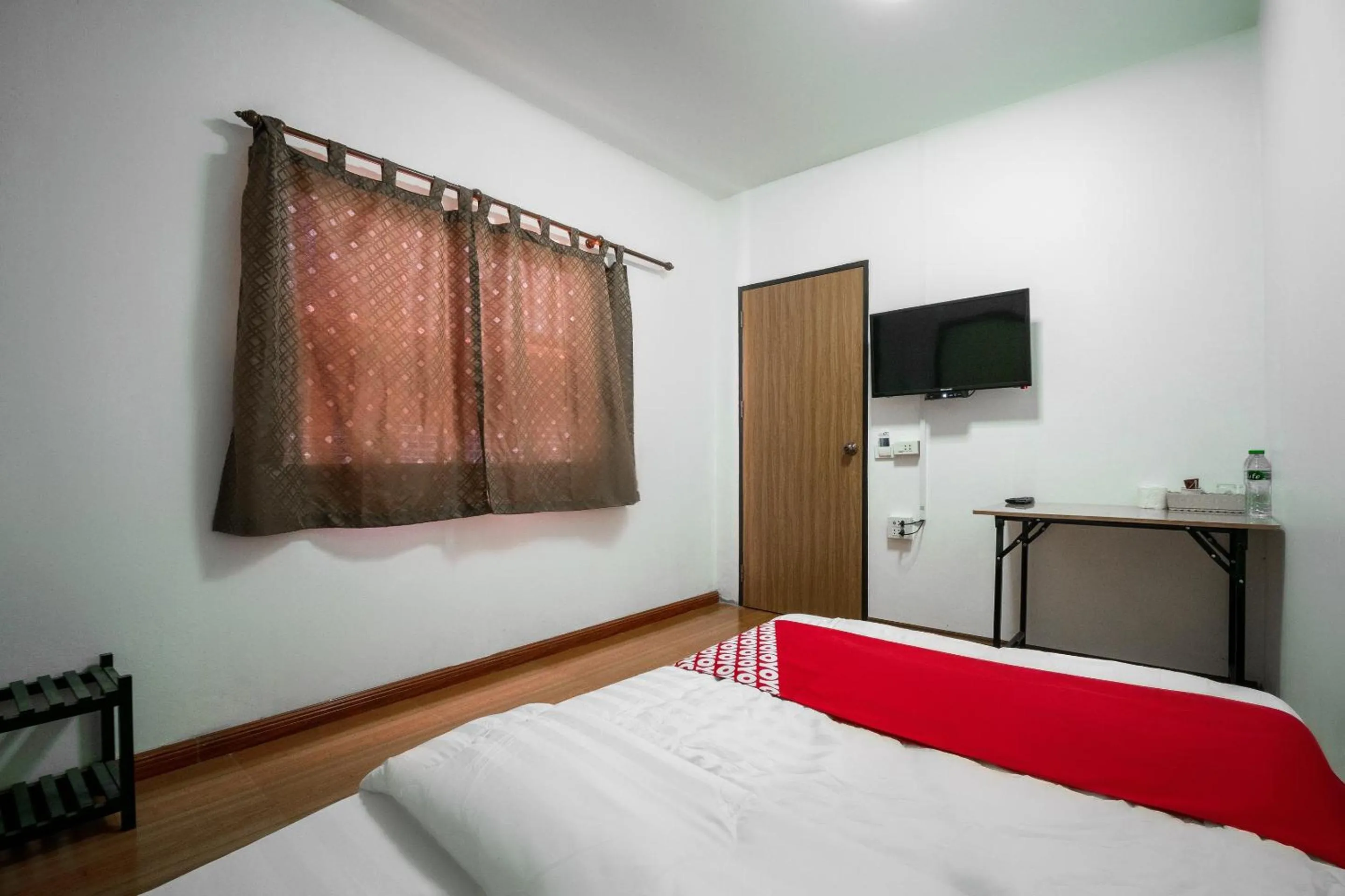 Bedroom, TV/Entertainment Center in OYO 836 PK Residence