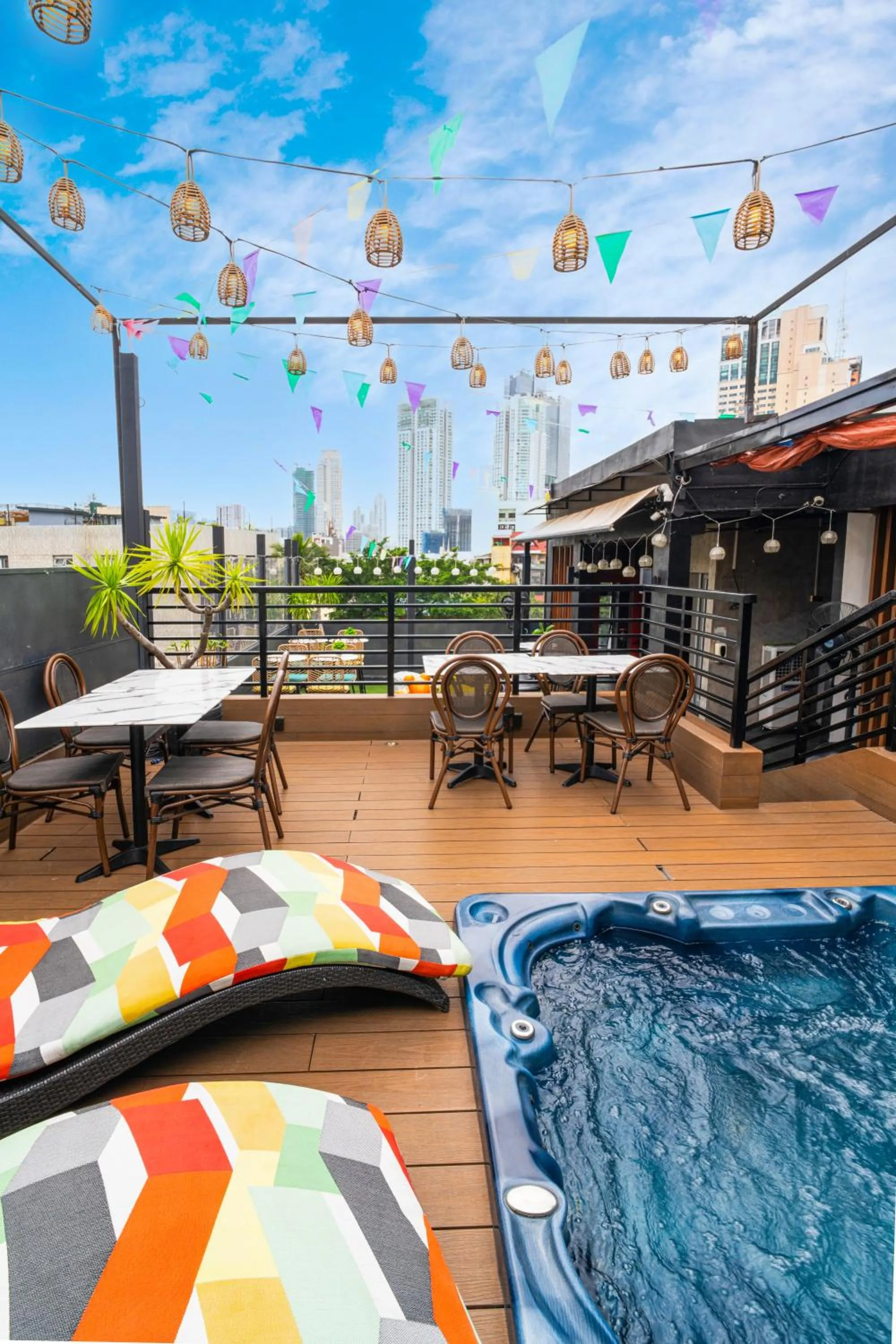 sunbed in UNWND Boutique Hotel Makati