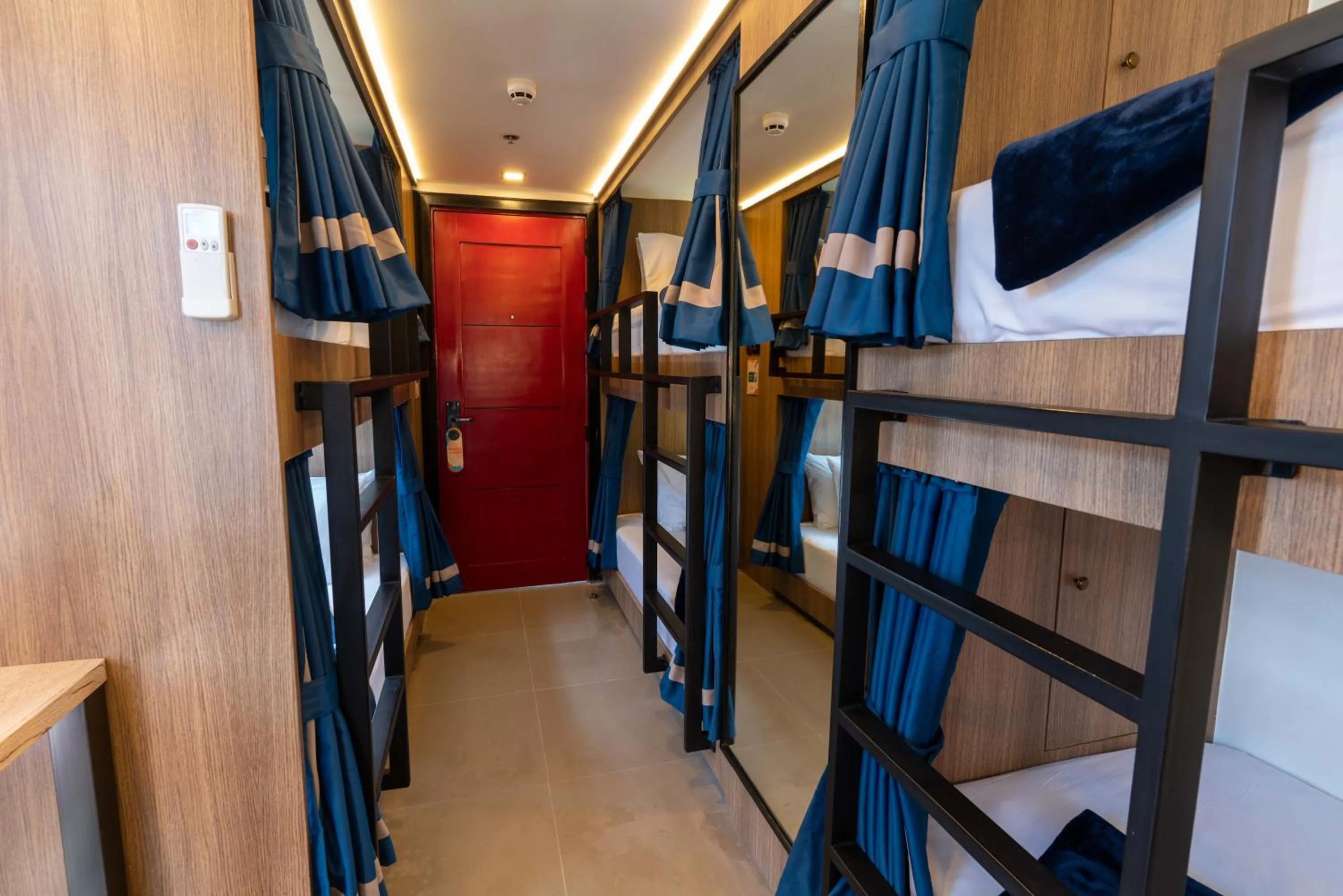 bunk bed, Bed in UNWND Boutique Hotel Makati