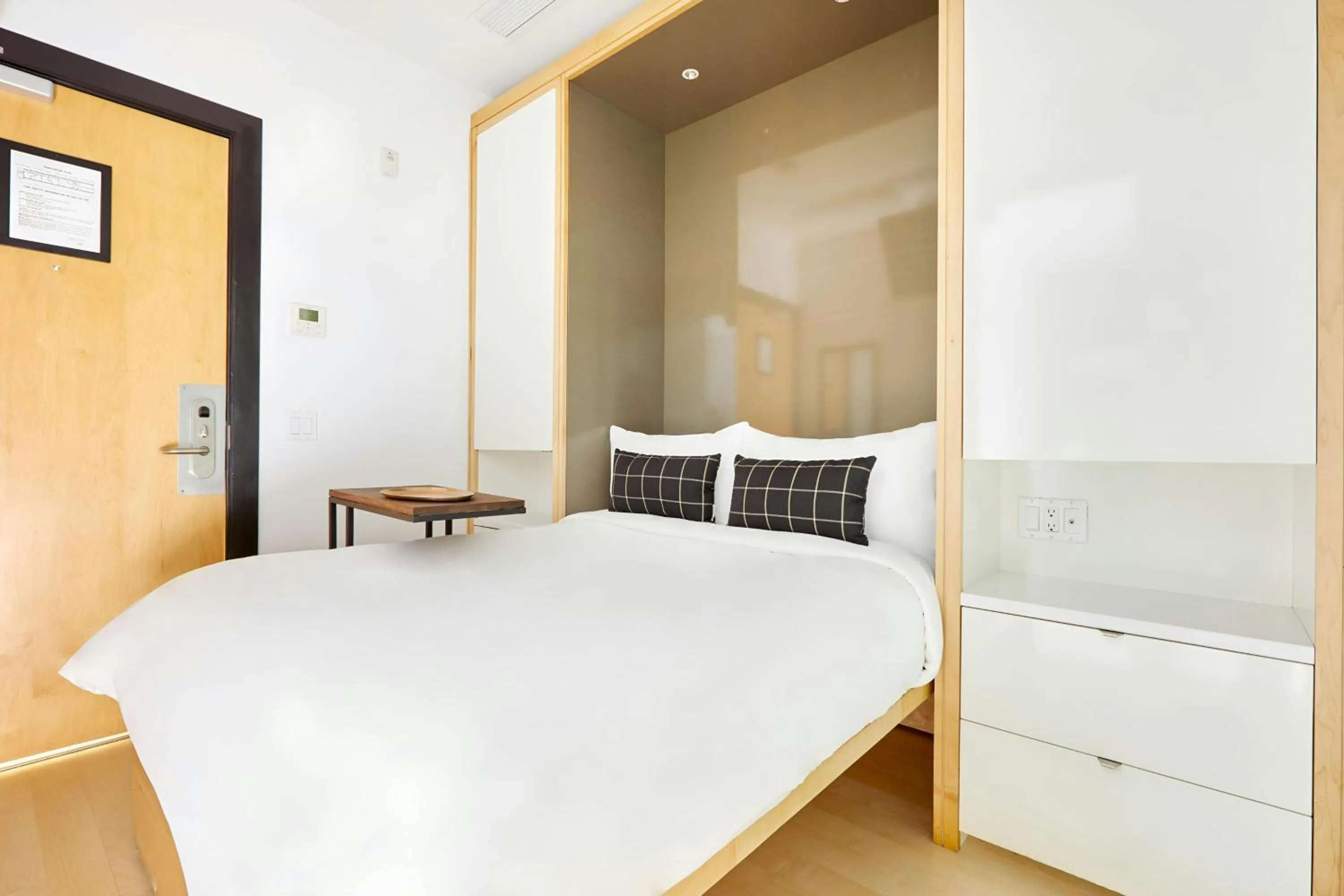 Bedroom, Bed in The Beverley Hotel Queen West, Sonder by Marriott Bonvoy