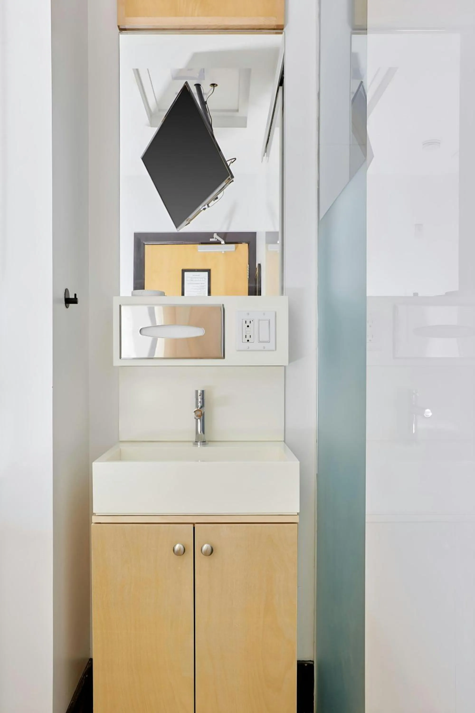 Bathroom in The Beverley Hotel Queen West, Sonder by Marriott Bonvoy
