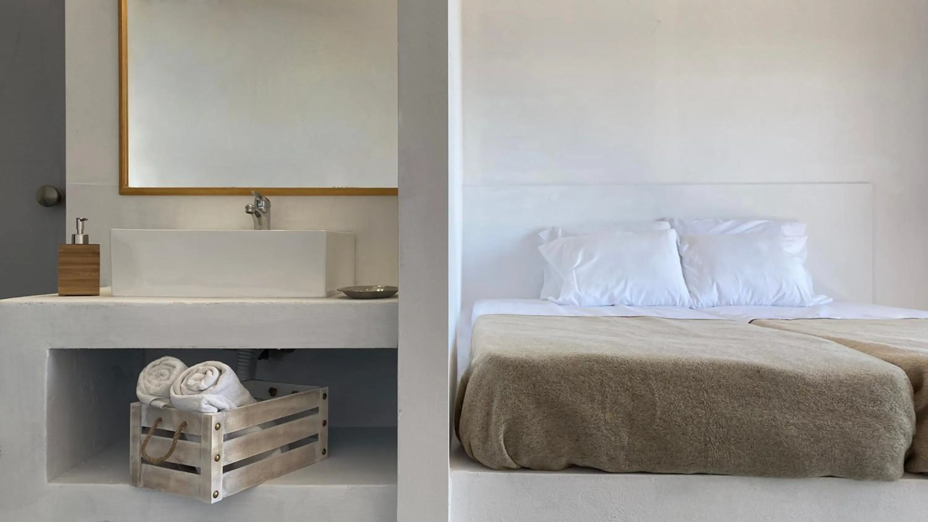 Bed in Agallio Nature Resort - Adults Only