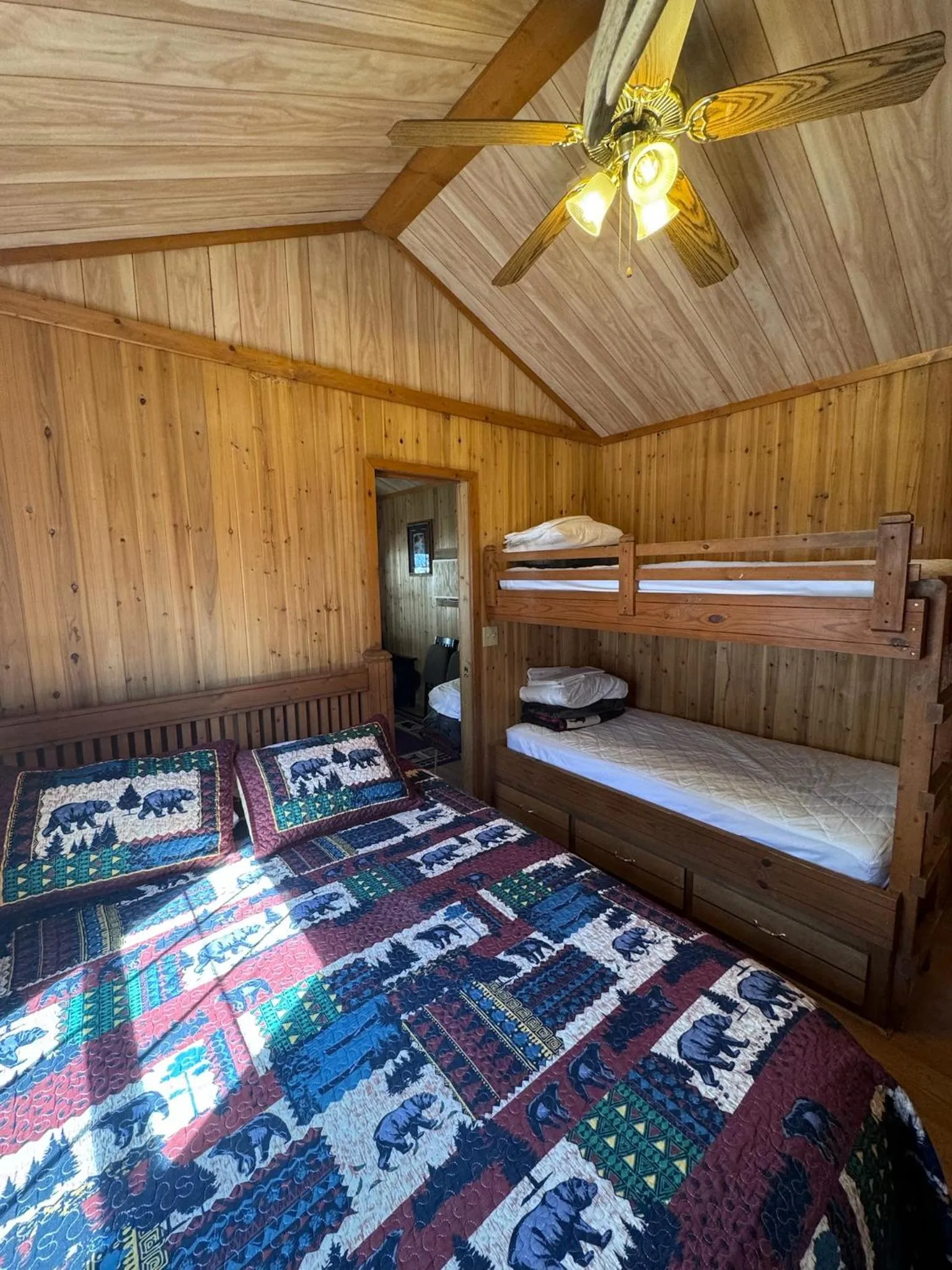 Bedroom, Bed in Virginia Creek Settlement