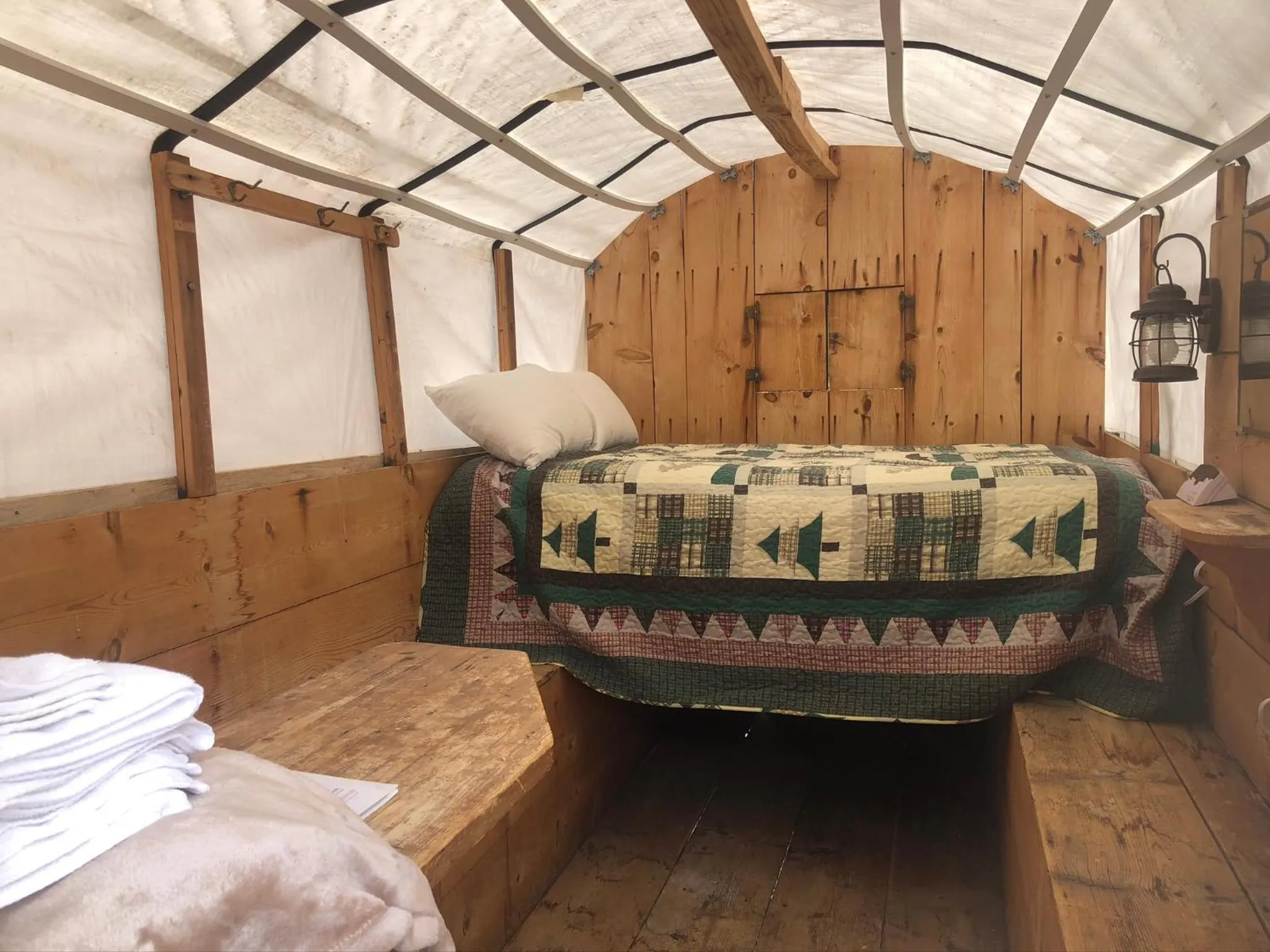Bedroom, Bed in Virginia Creek Settlement