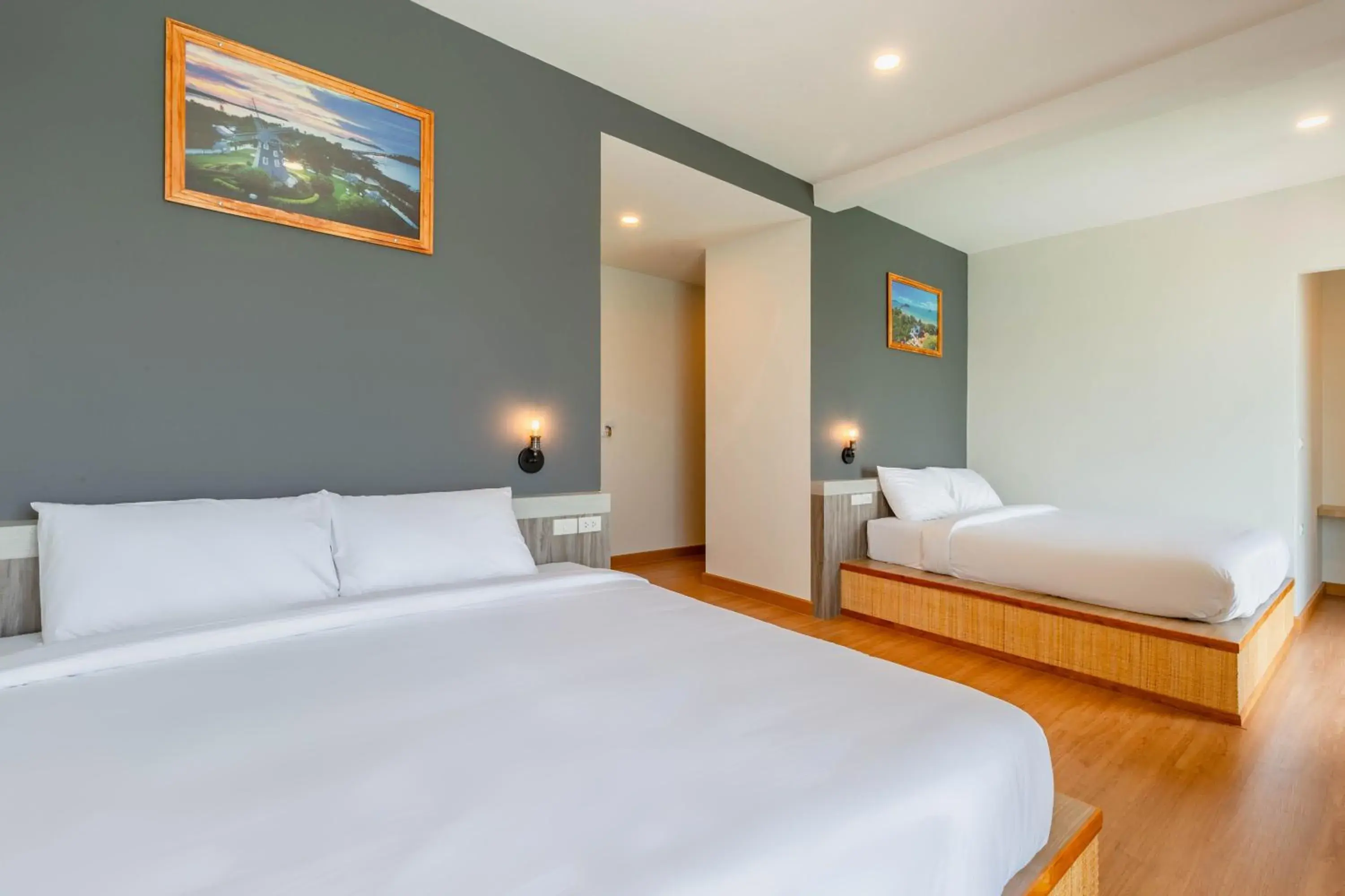 Family Room with Sea View in The Blue C Donsak Family Room with Sea View in The Blue C Donsak