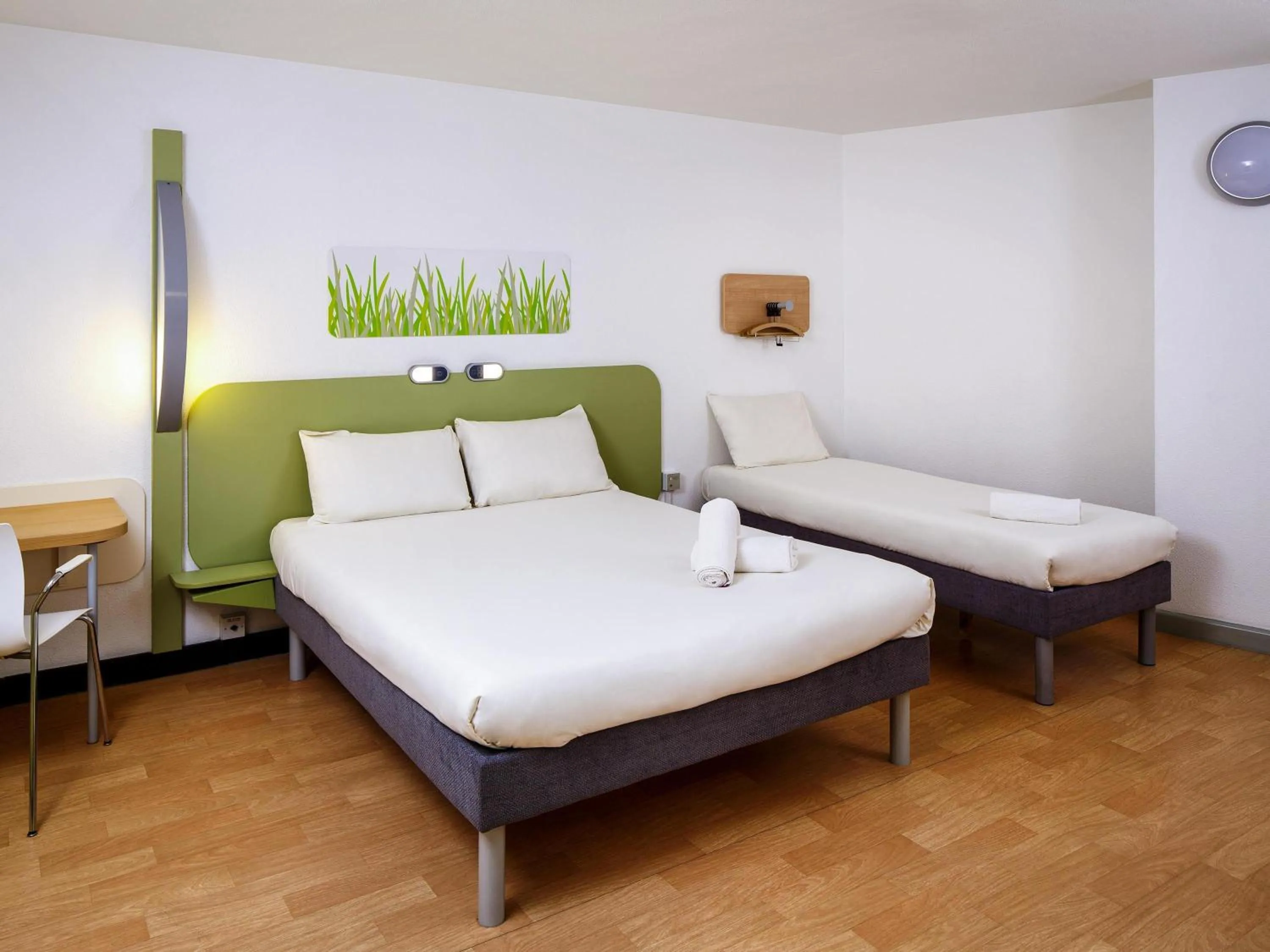 Bedroom, Bed in ibis budget London Hounslow