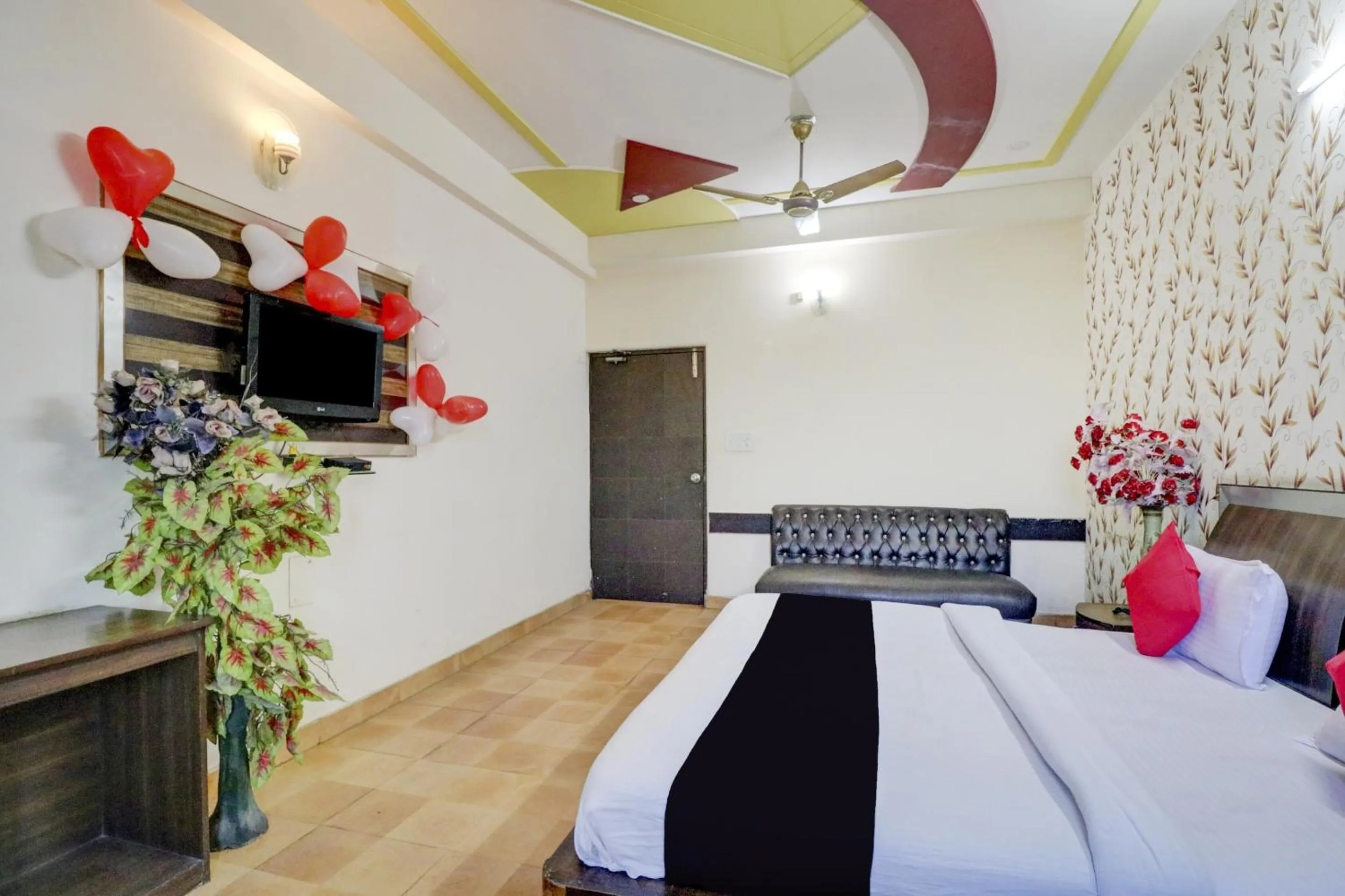 Bedroom, Bed in Hotel O Mukut Mahal