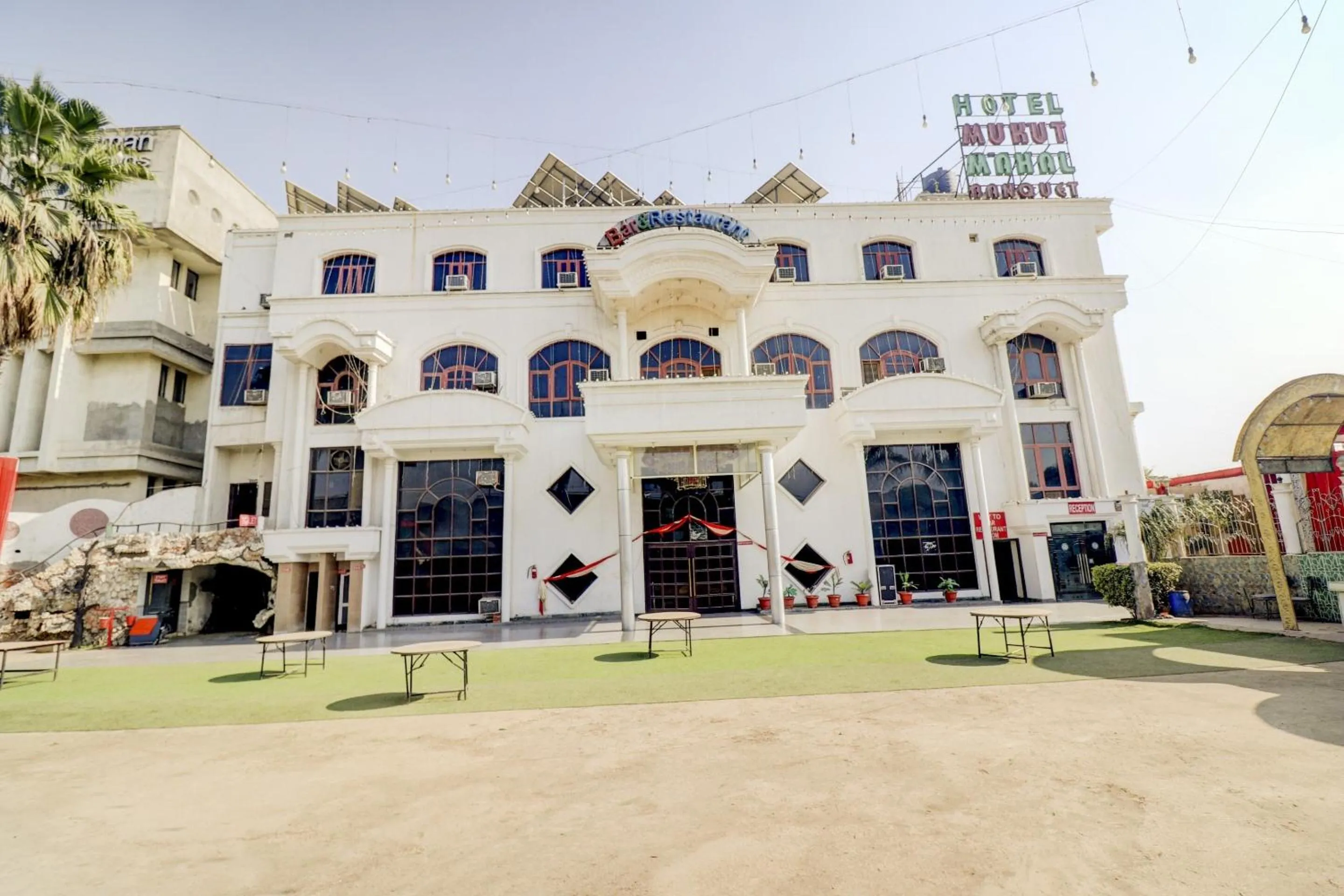 Facade/entrance in Hotel O Mukut Mahal