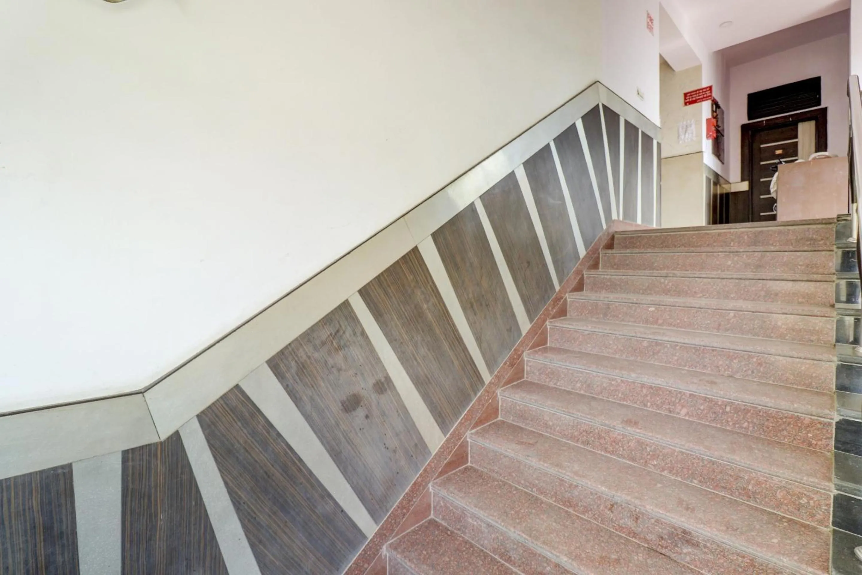 Facade/entrance in Hotel O Mukut Mahal