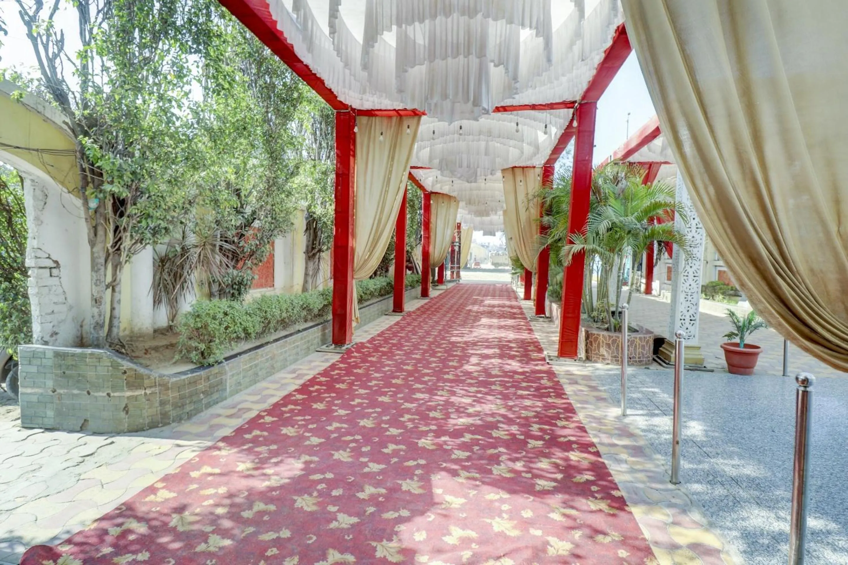 Facade/entrance in Hotel O Mukut Mahal