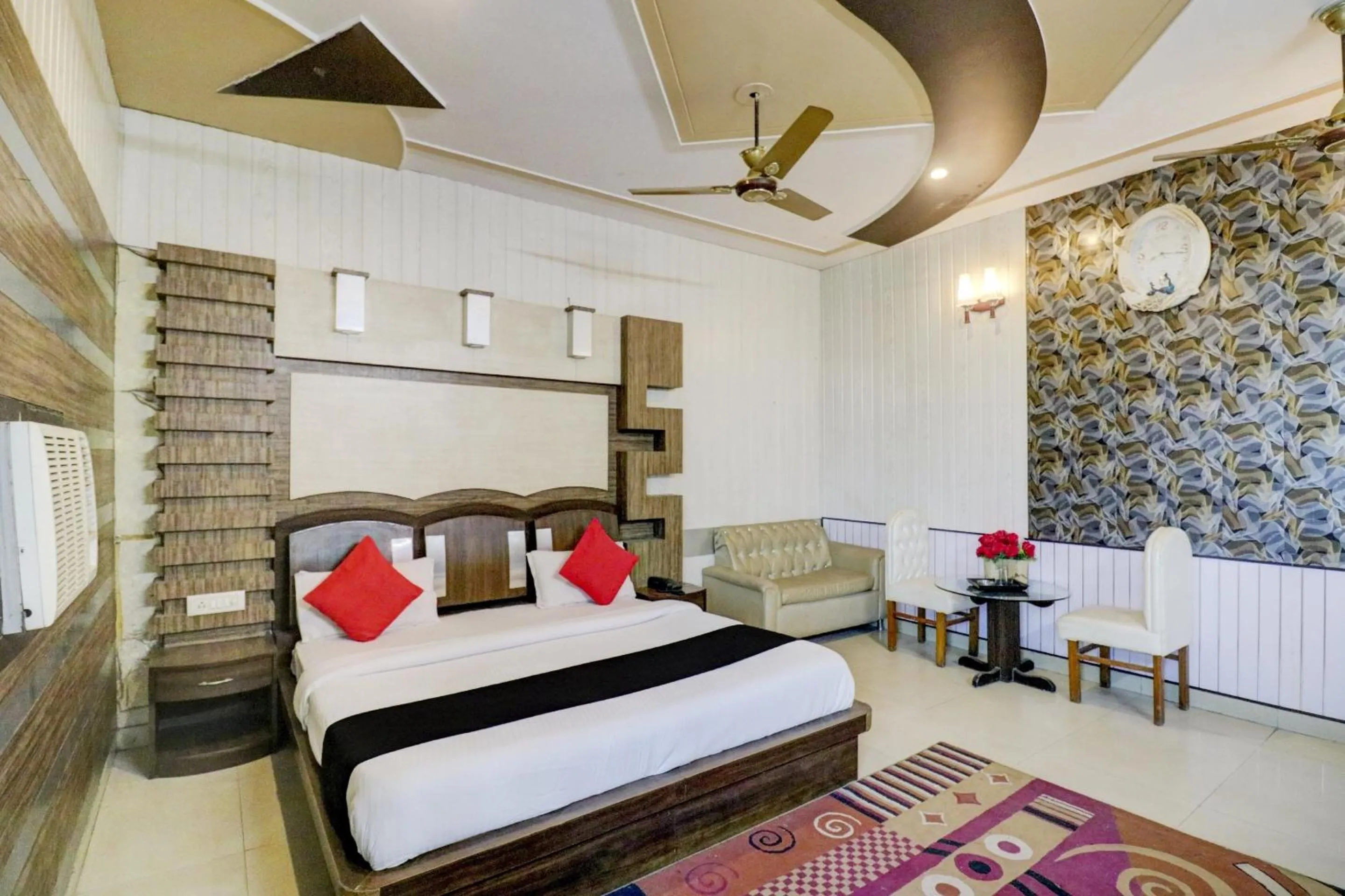 Bedroom, Bed in Hotel O Mukut Mahal