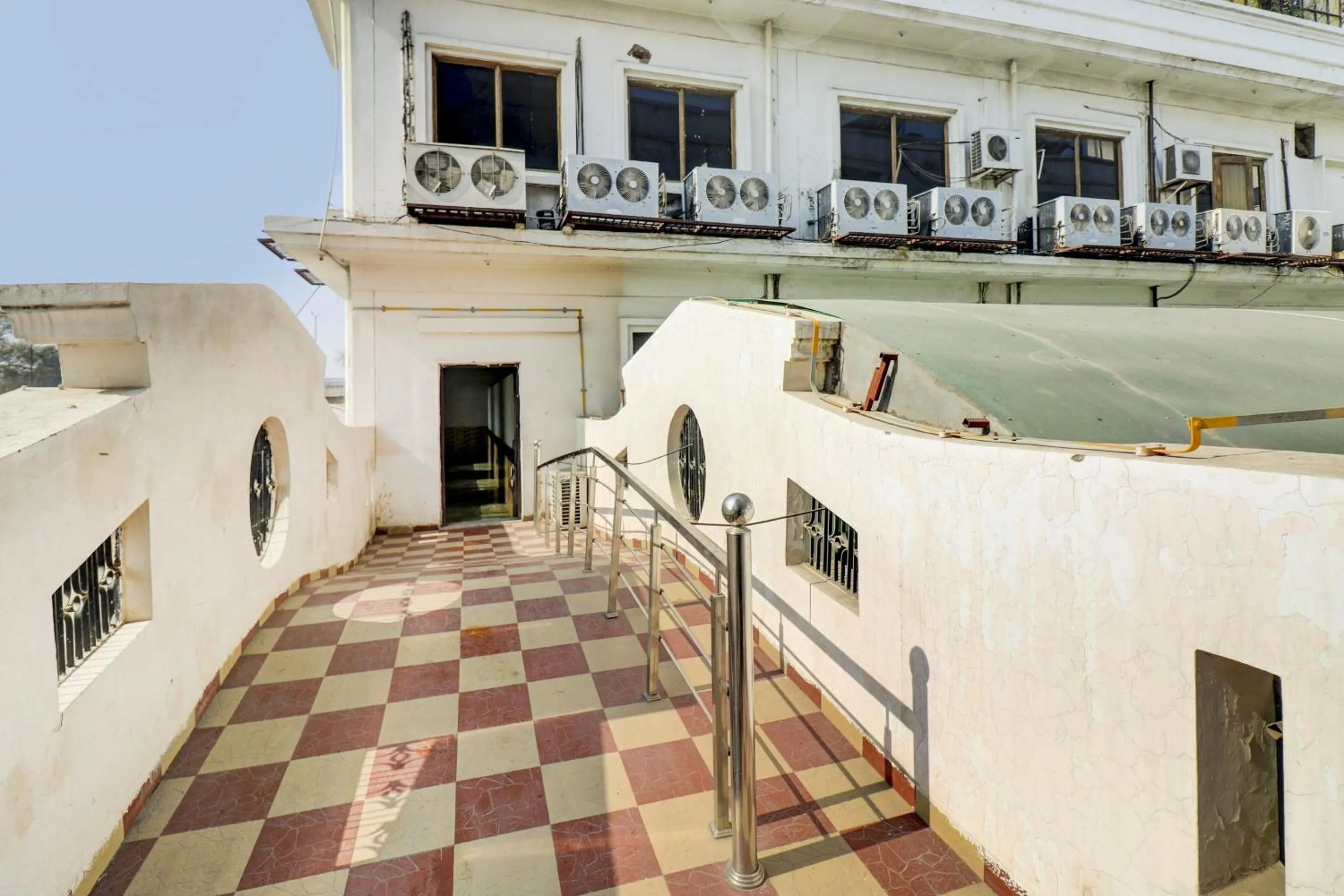 Facade/entrance in Hotel O Mukut Mahal