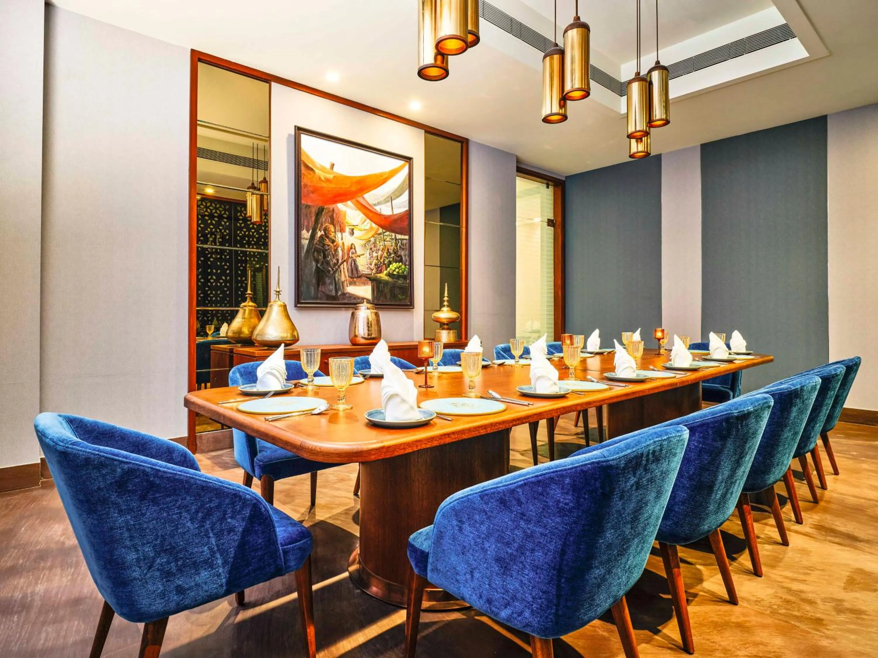 Restaurant/places to eat in Vivanta Ahmedabad SG Highway