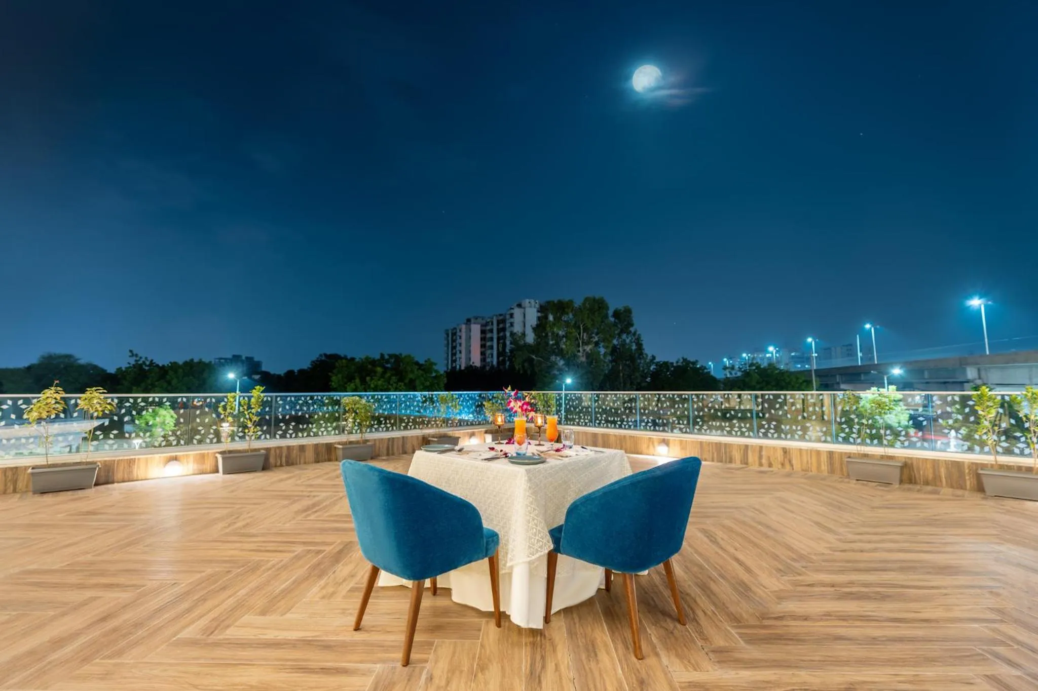 Dining area in Vivanta Ahmedabad SG Highway