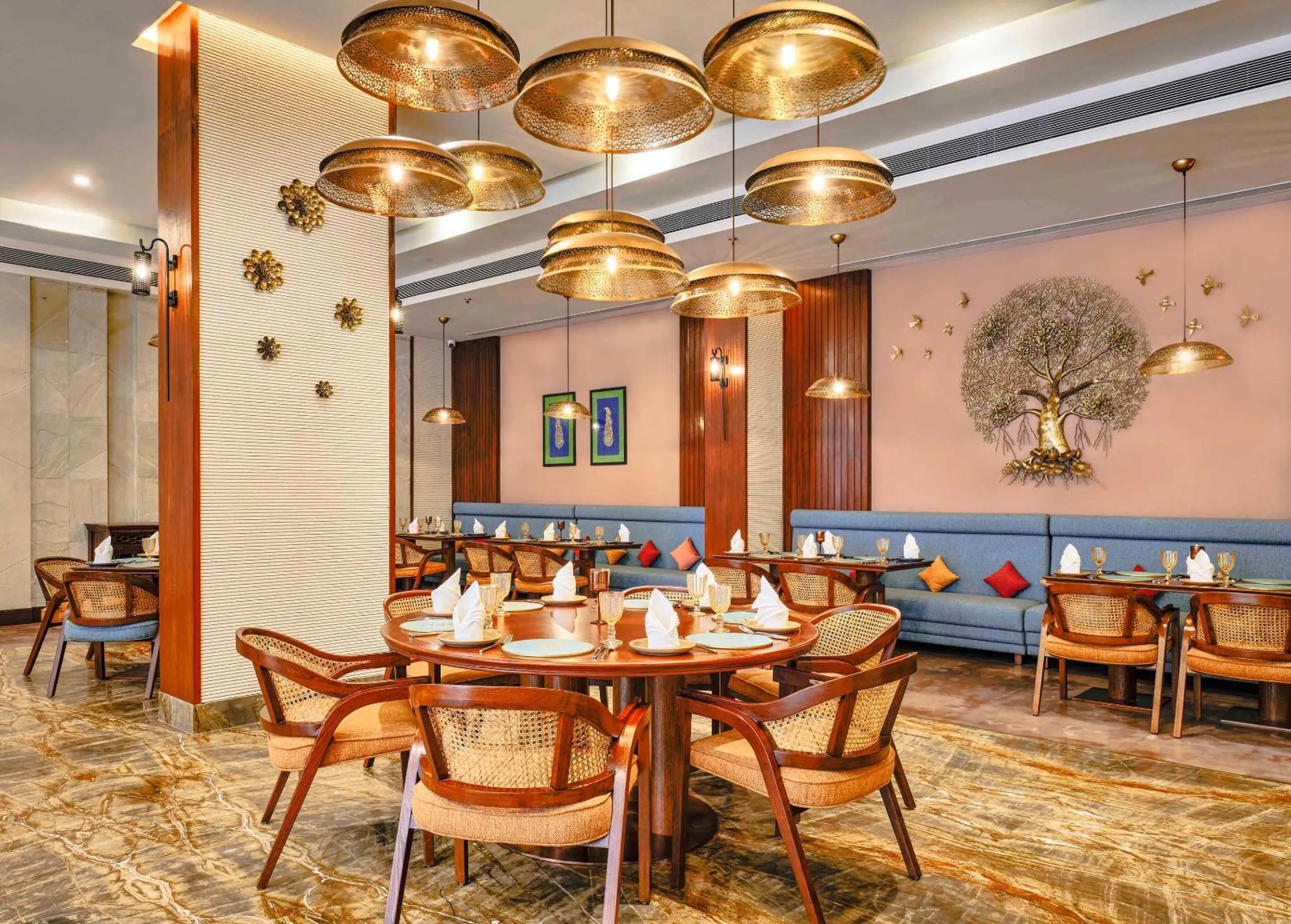 Restaurant/places to eat in Vivanta Ahmedabad SG Highway
