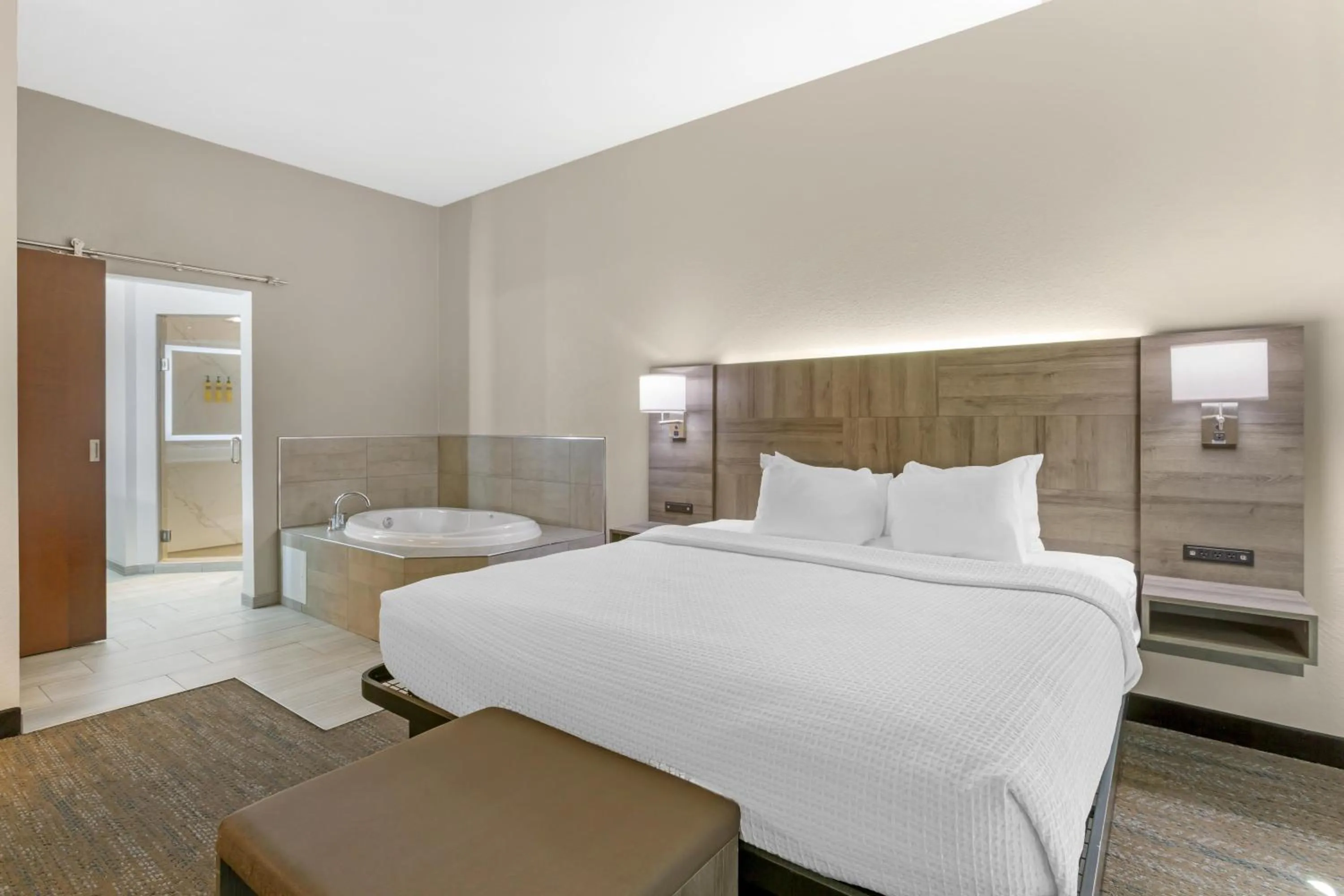 Bedroom, Bed in Best Western Plus Executive Residency Phoenix North Happy Valley