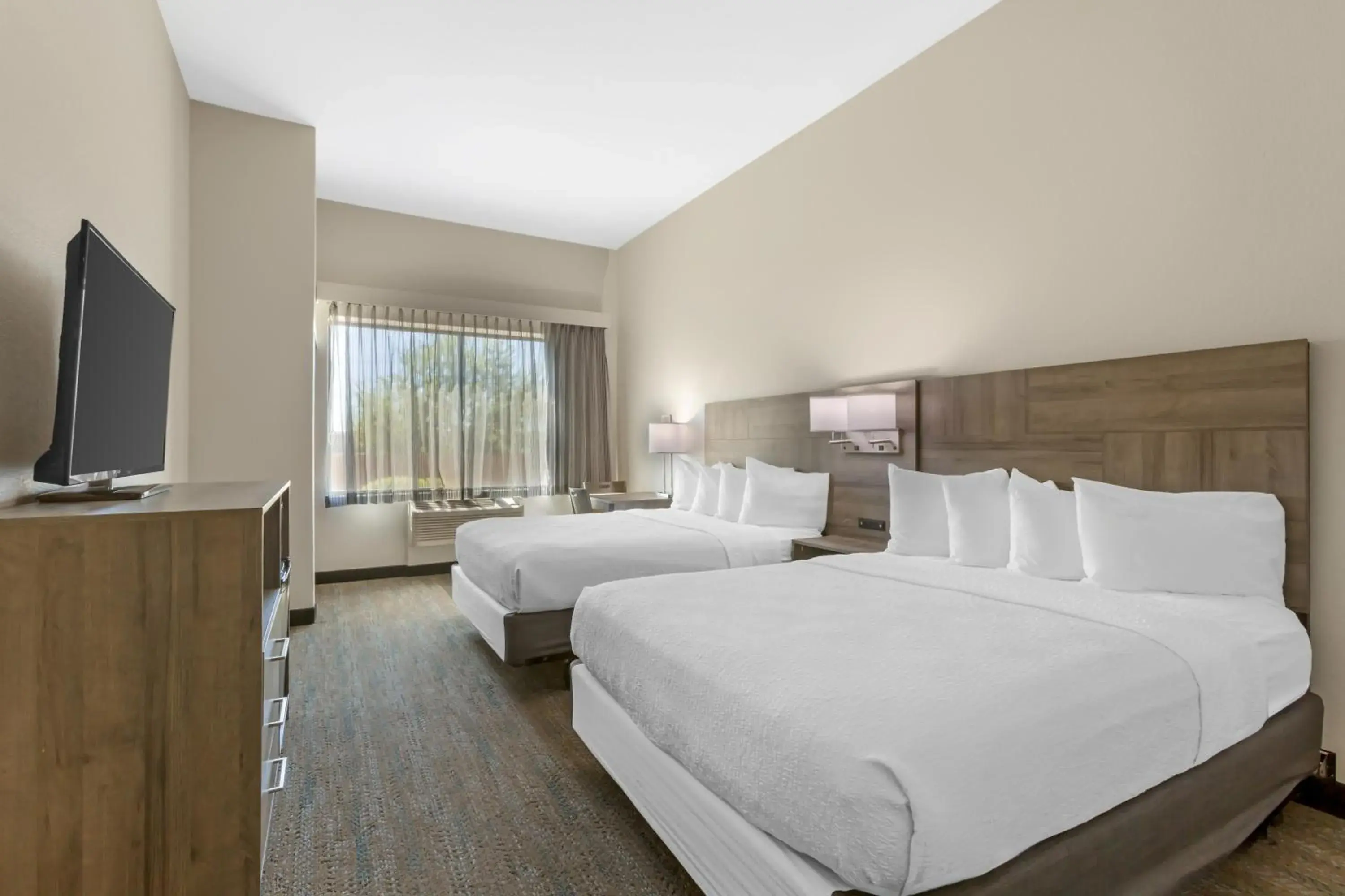 Queen Room with Two Queen Beds and Bath Tub - Disability Access in Best Western Plus Executive Residency Phoenix North Happy Valley Queen Room with Two Queen Beds and Bath Tub - Disability Access in Best Western Plus Executive Residency Phoenix North Happy Valley