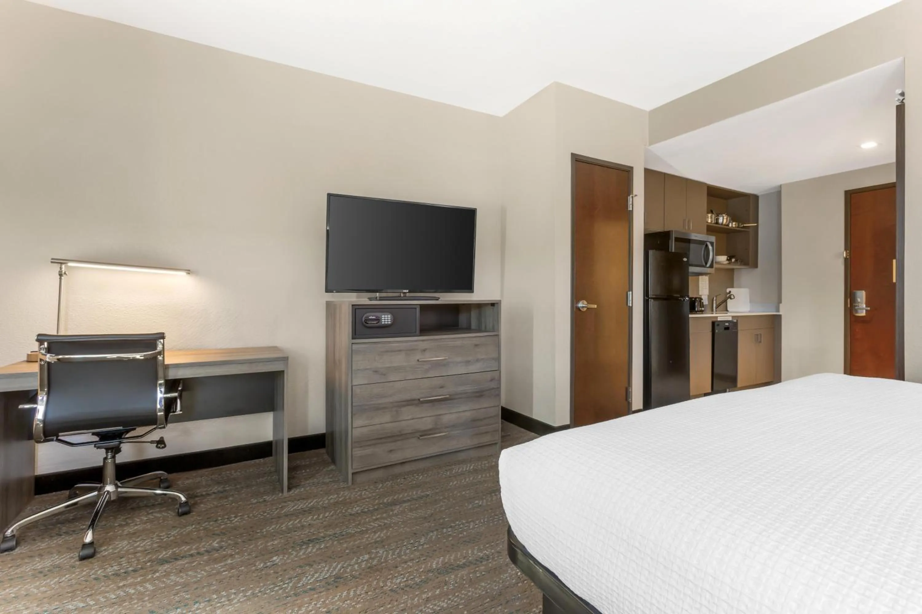 Bedroom, Bed in Best Western Plus Executive Residency Phoenix North Happy Valley