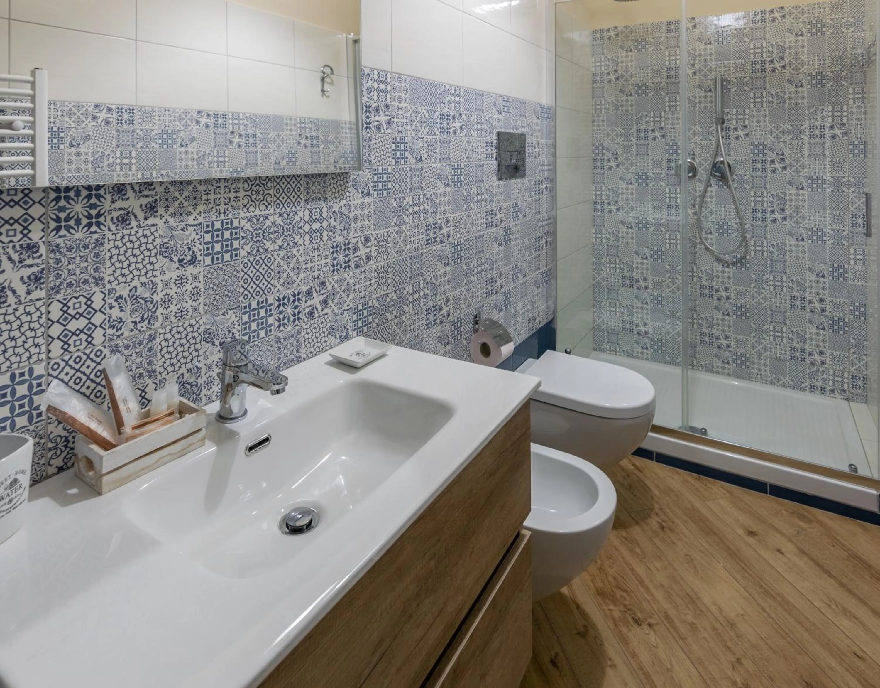 Shower in Apollo Bed & Breakfast