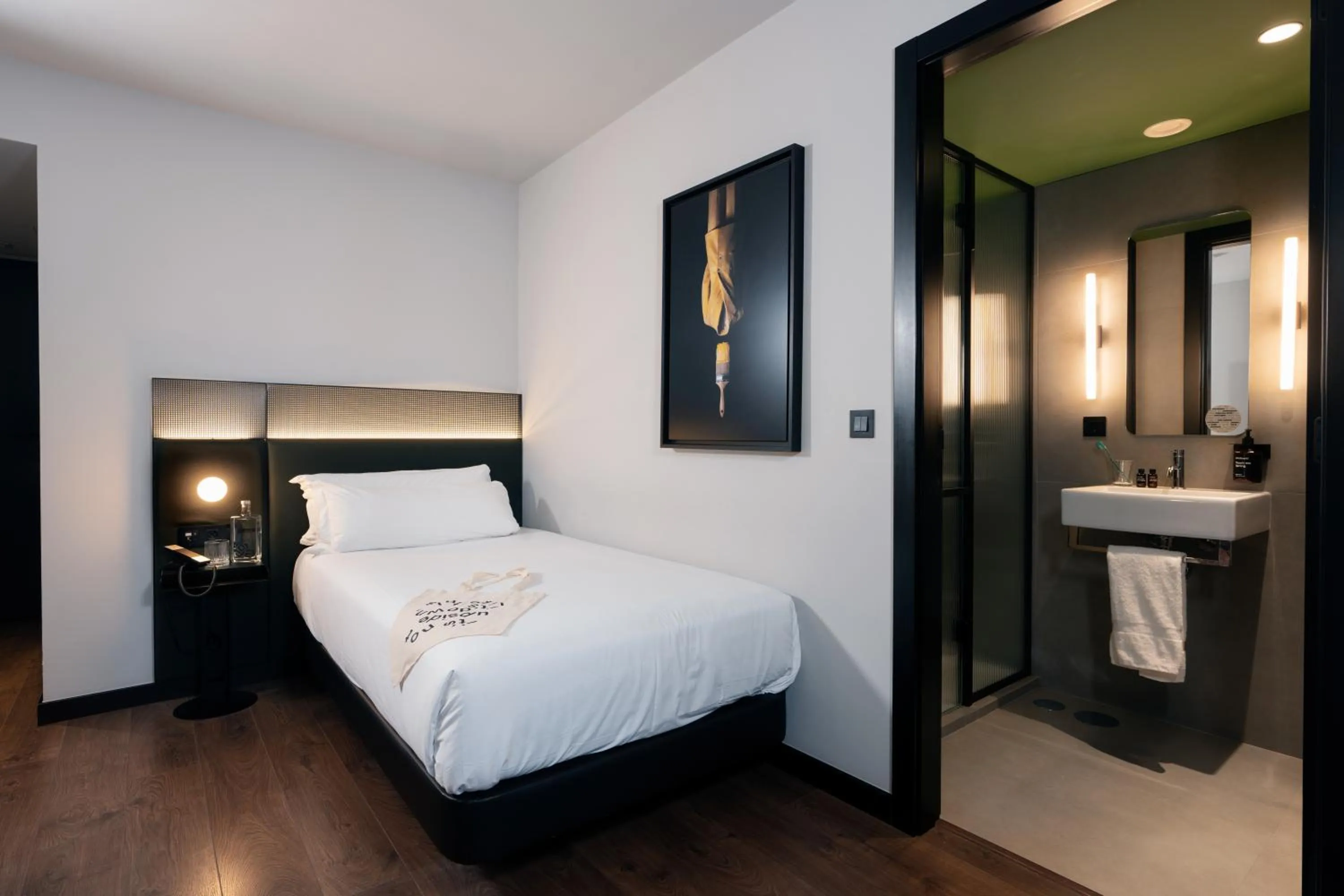 Bed in chic&basic Gravity