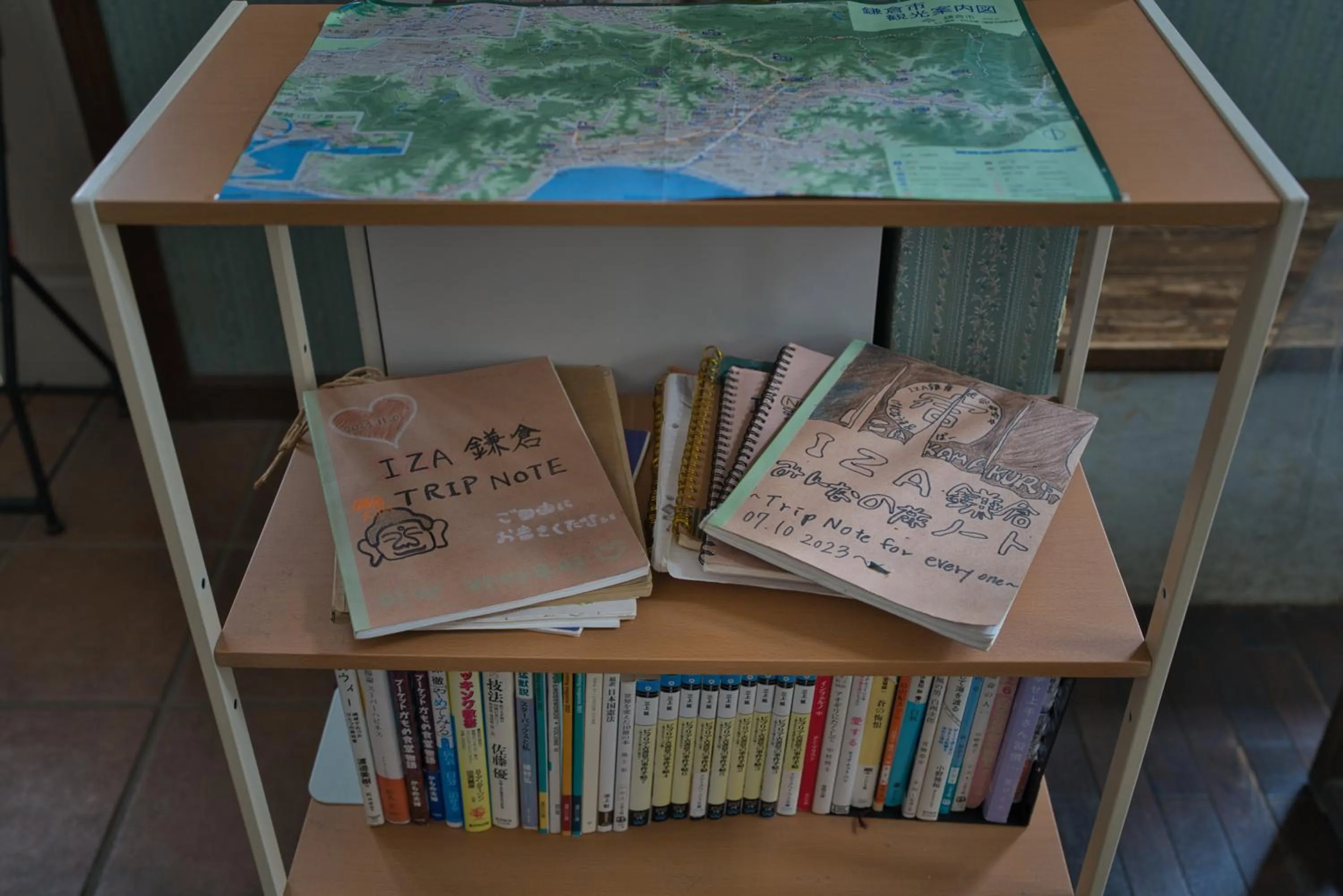 Lounge or bar in IZA Kamakura Guest House and Bar