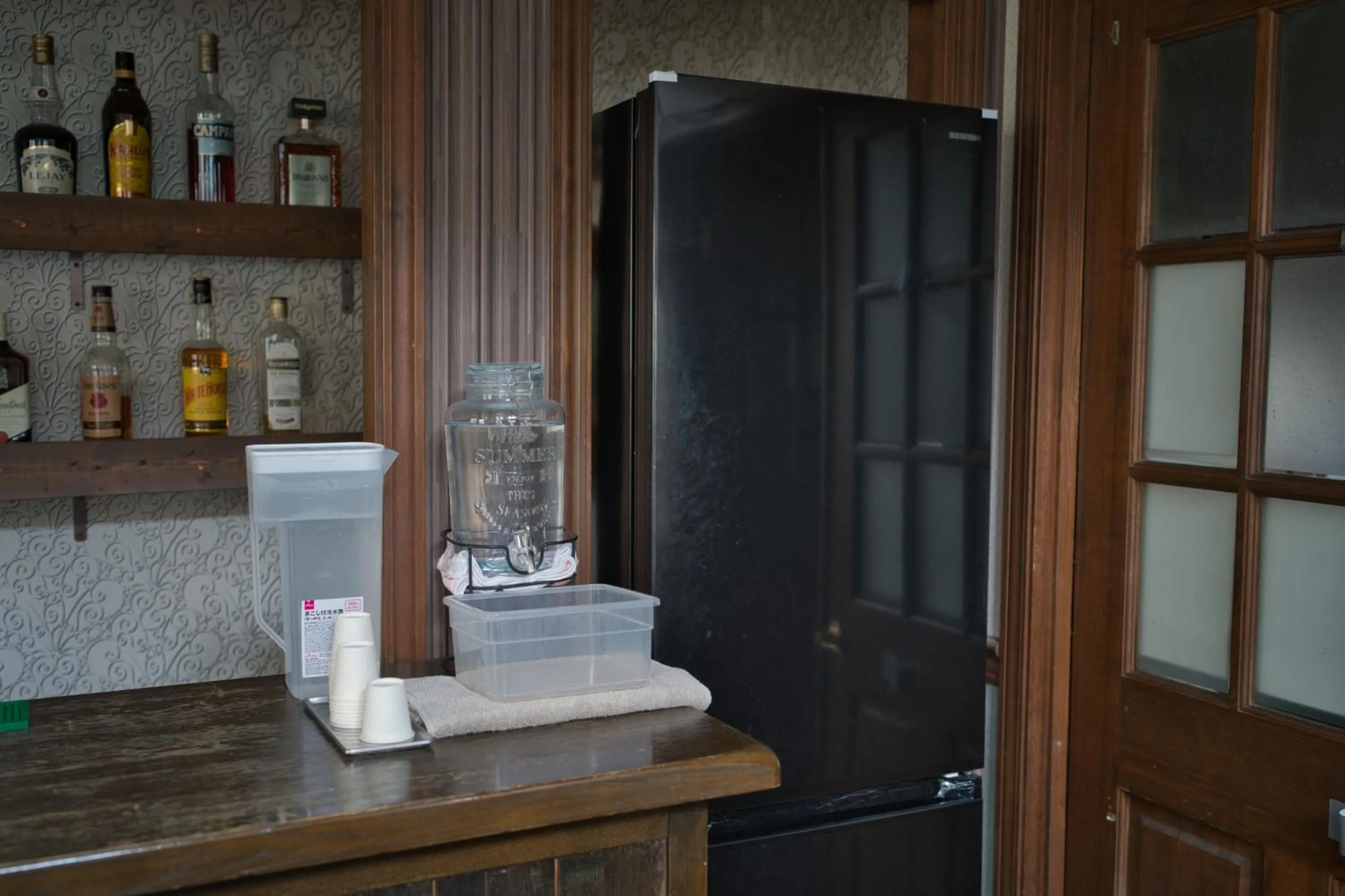 microwave in IZA Kamakura Guest House and Bar