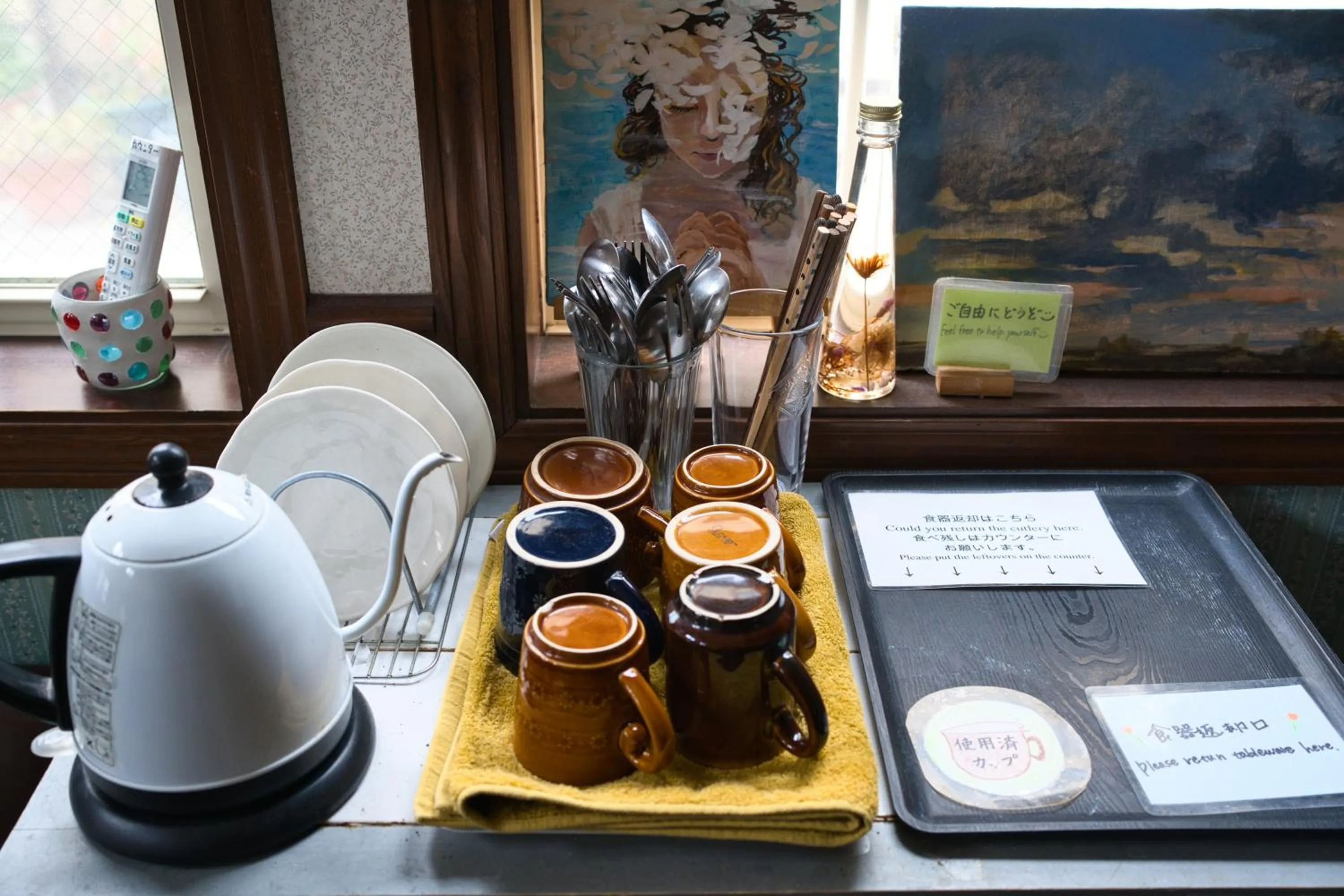 microwave in IZA Kamakura Guest House and Bar