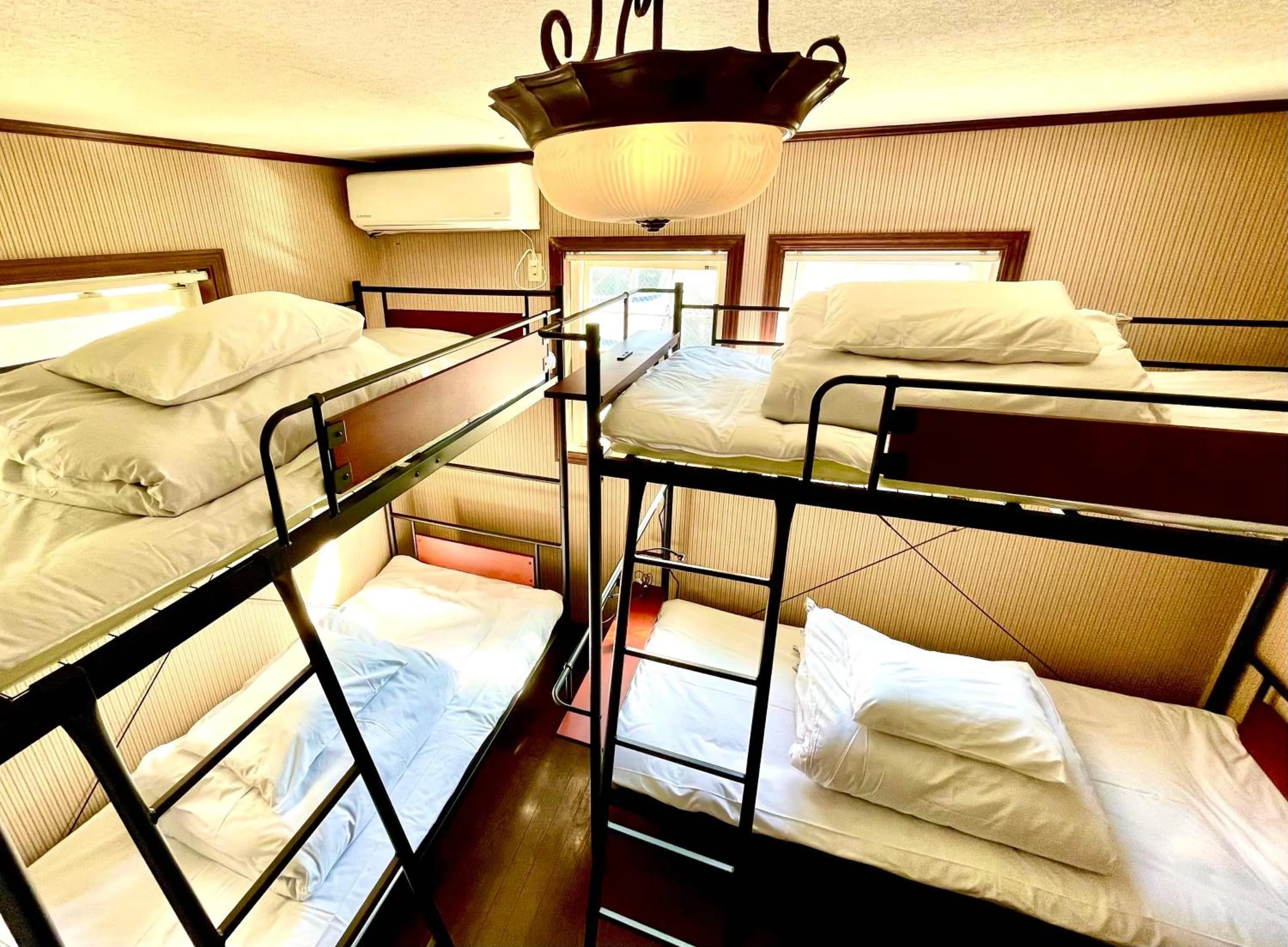 bunk bed, Bed in IZA Kamakura Guest House and Bar