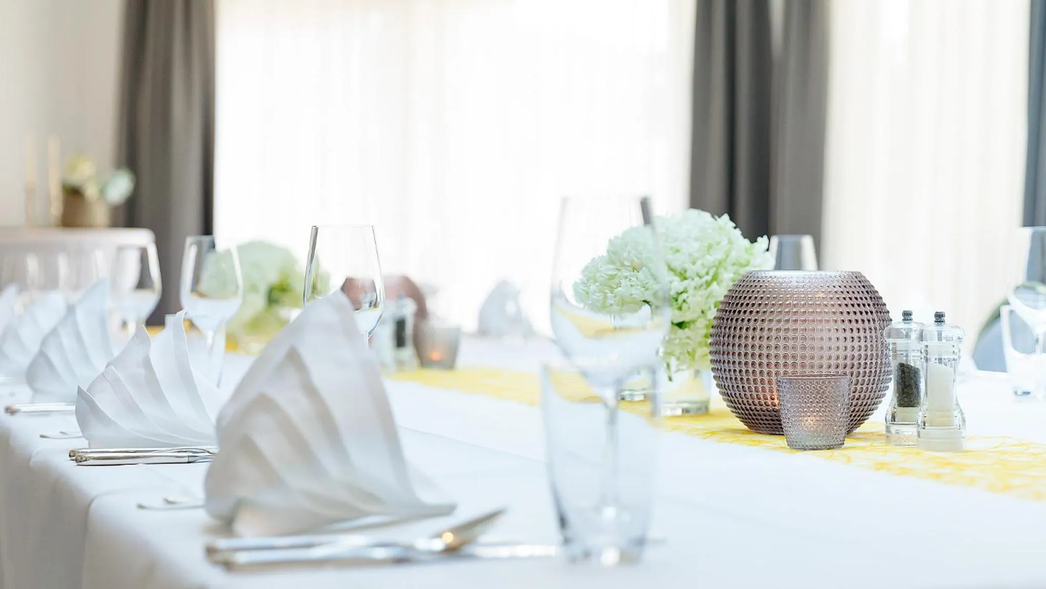 Restaurant/places to eat in Hotel Ambiente