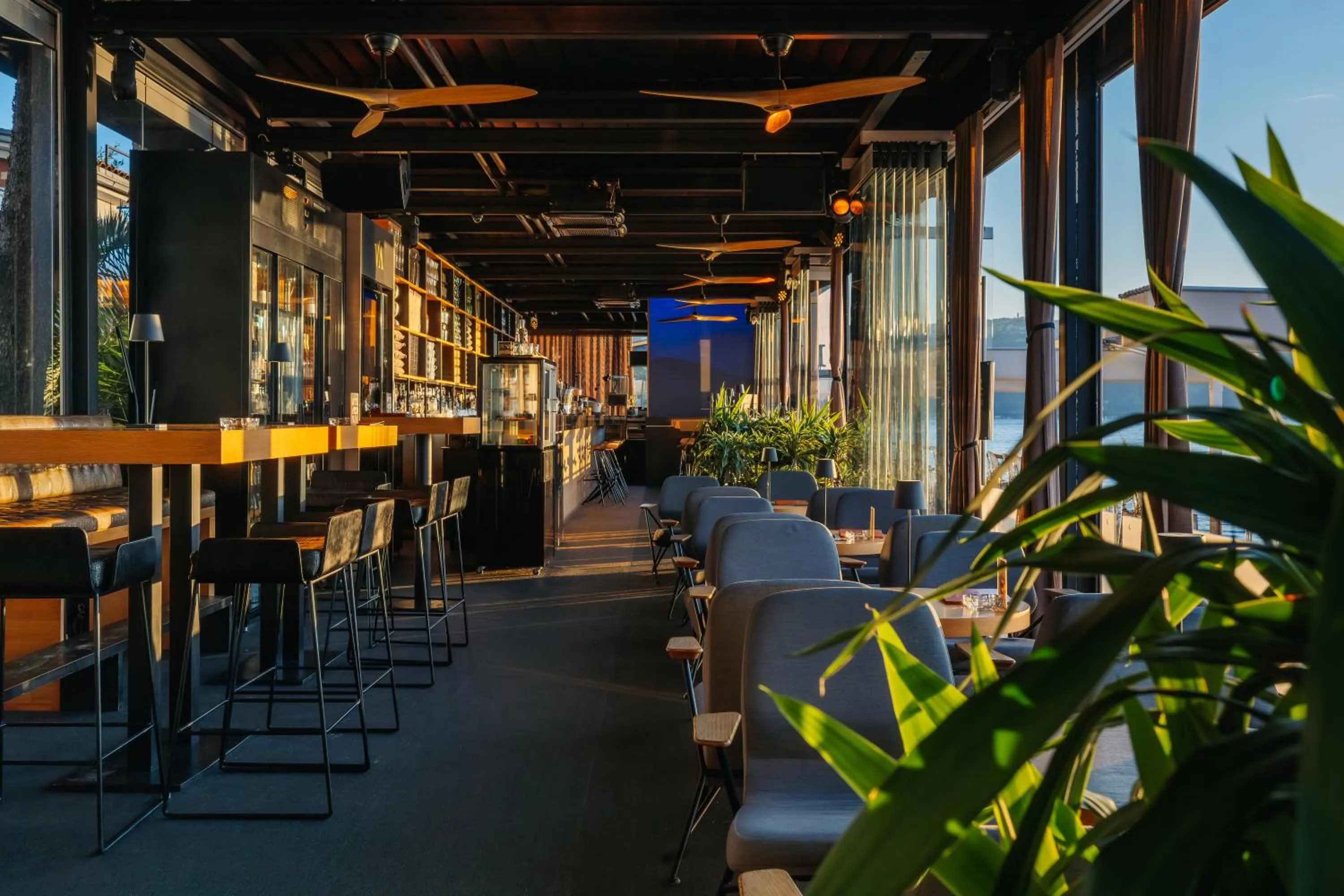 Lounge or bar in Bevanda Hotel & Restaurant - Unique Adriatic