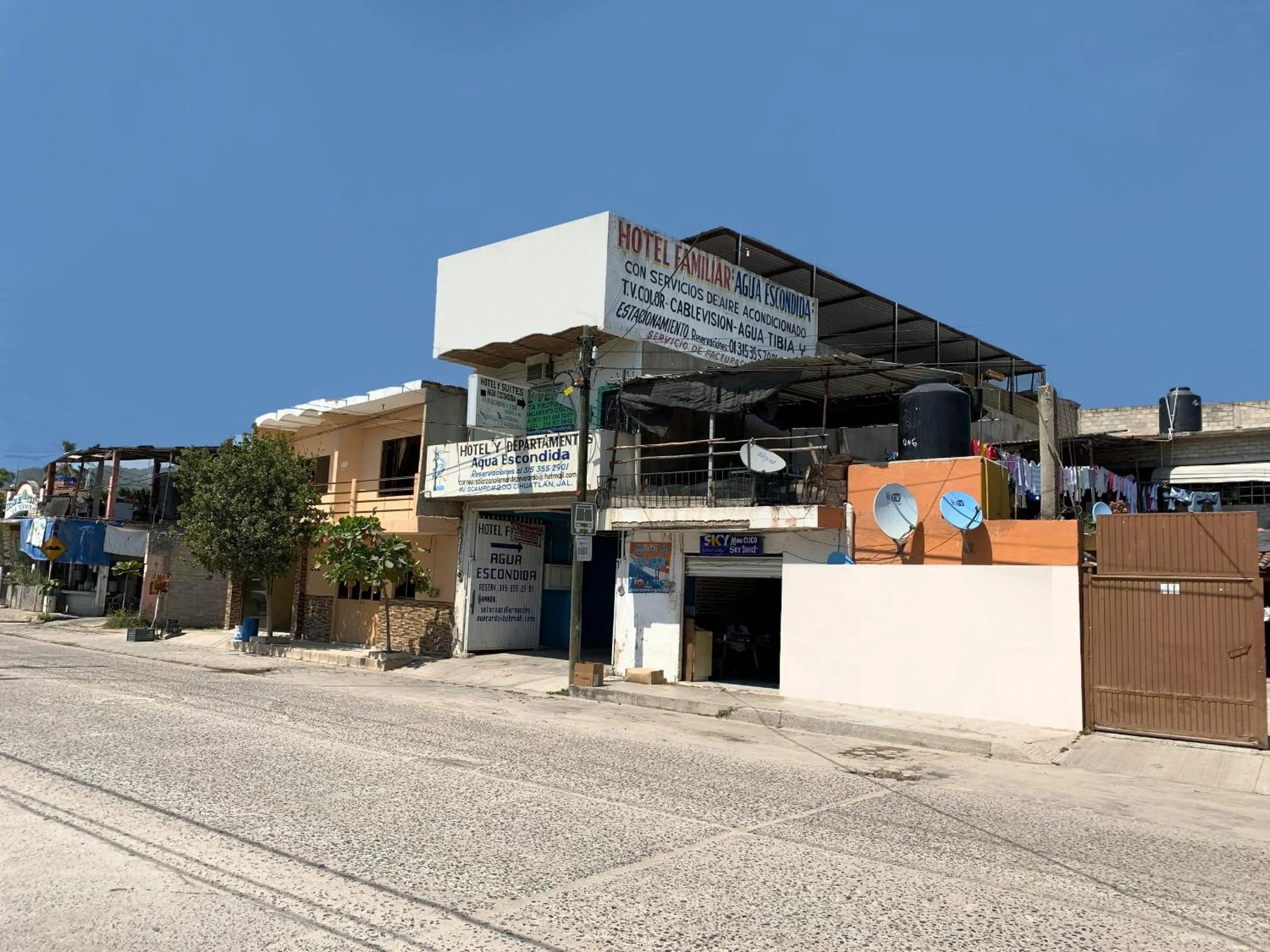 Facade/entrance in Hotel Posada Agua Escondida