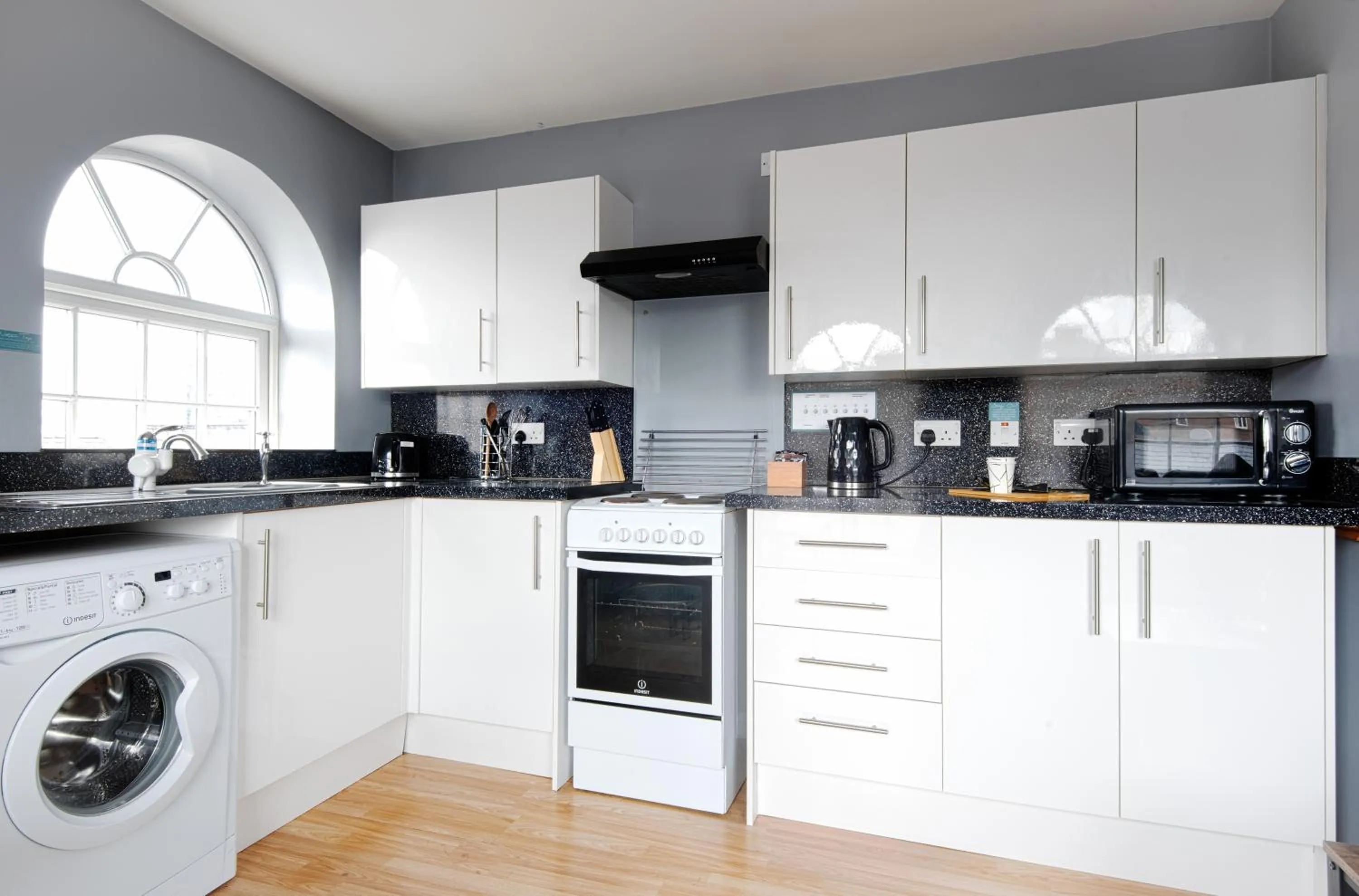 Kitchen or kitchenette in The Penthouse Gathering - Town Centre - Sleeps Up To 16