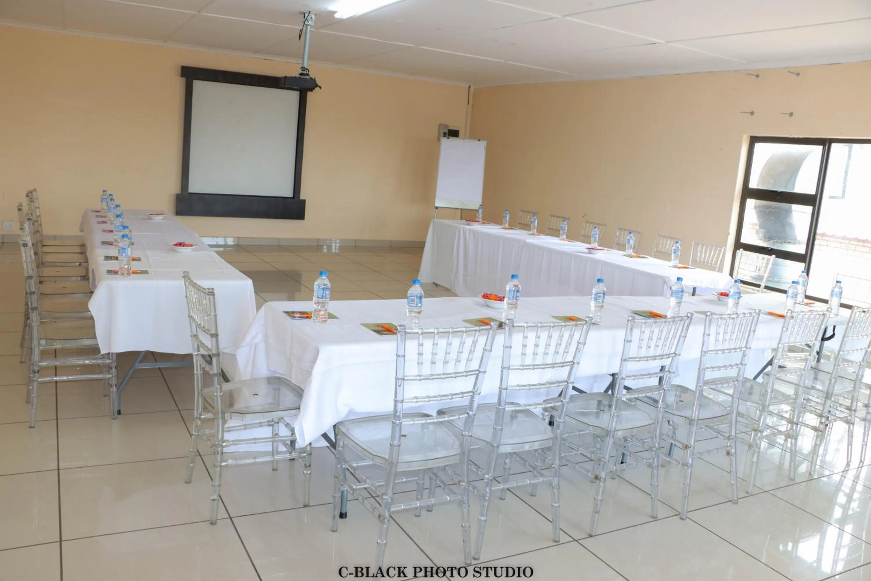 Meeting/conference room in Meet Mekaar Resorts - Nquthu Hotel