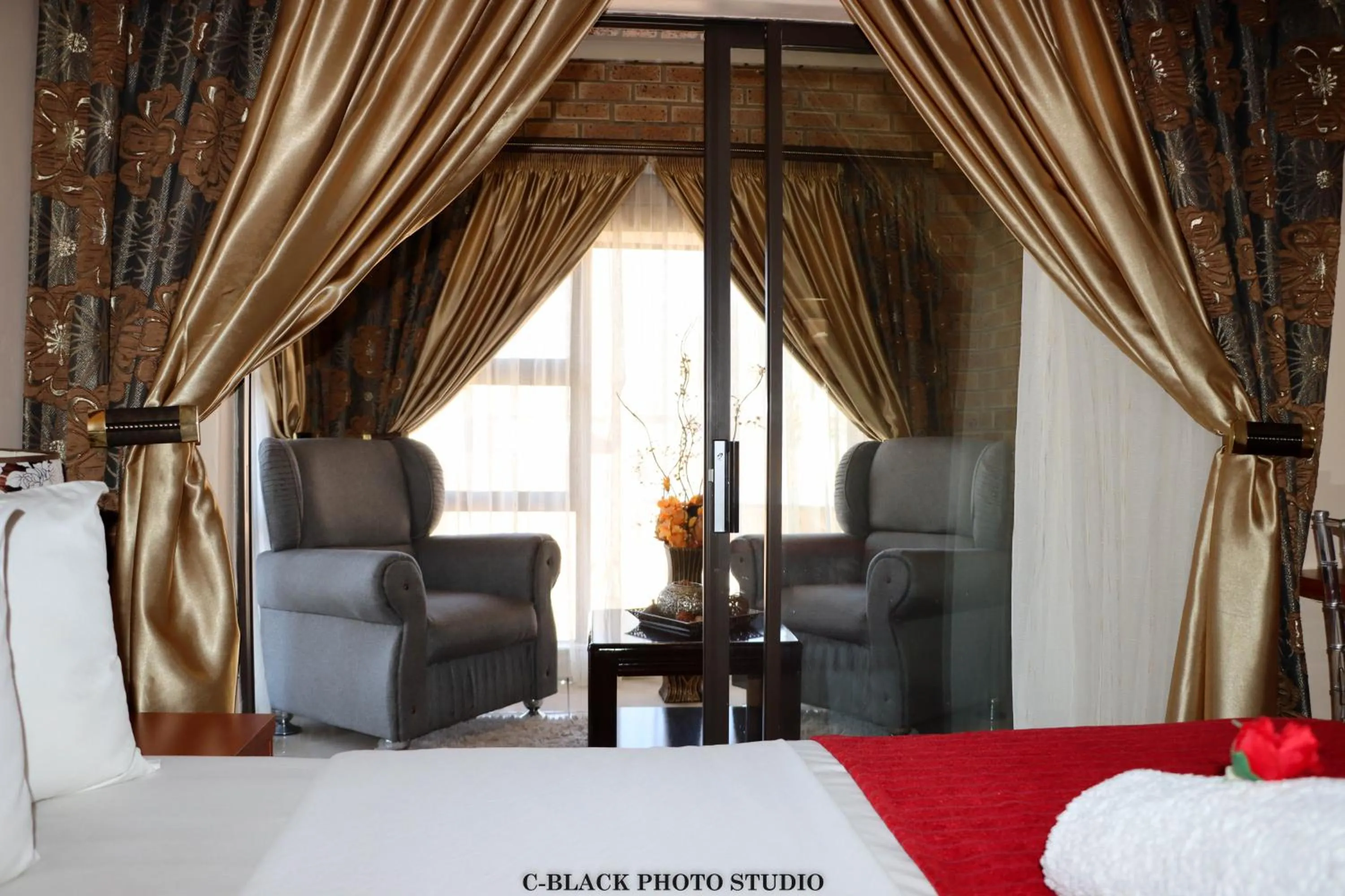 Seating area in Meet Mekaar Resorts - Nquthu Hotel