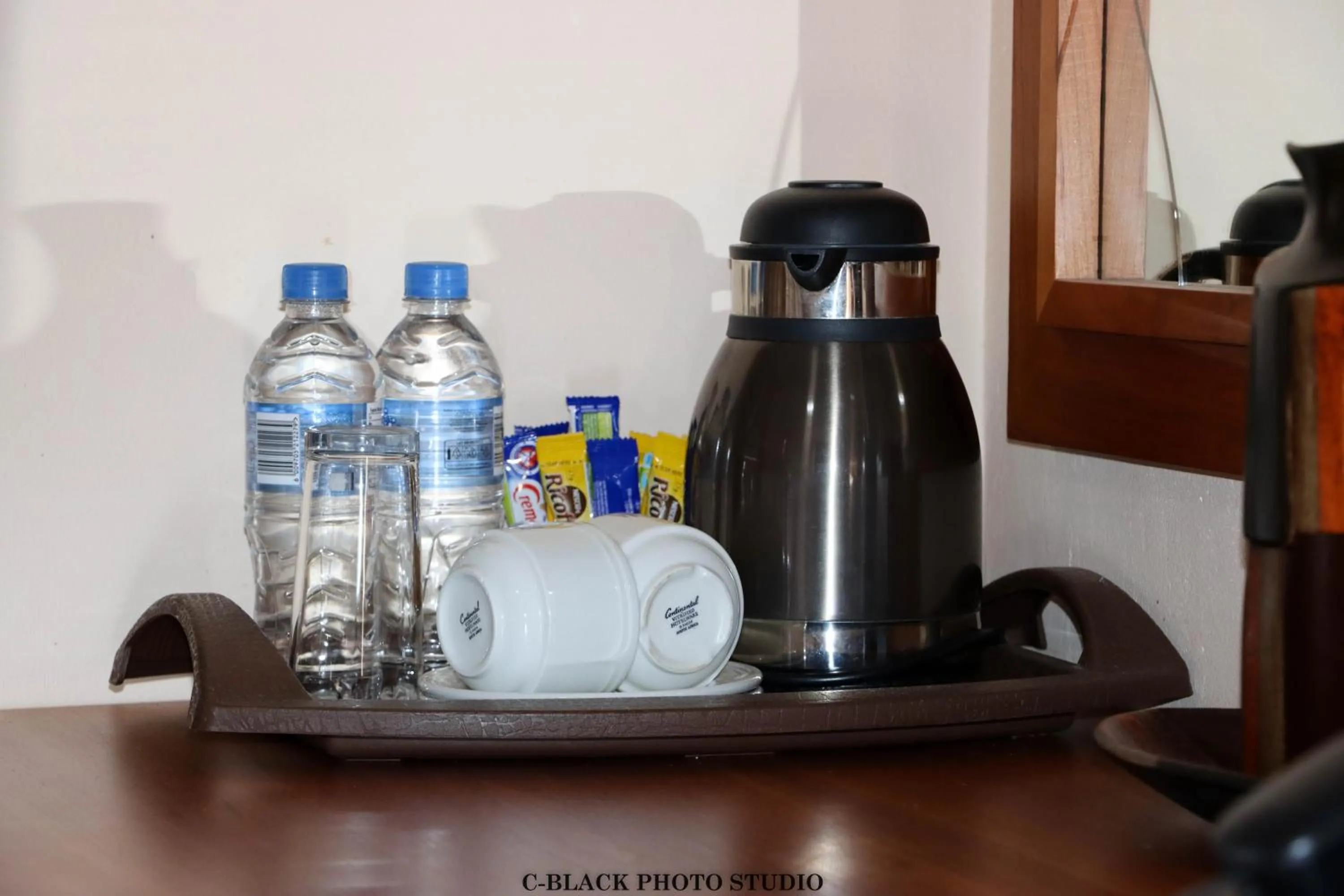 Coffee/tea facilities in Meet Mekaar Resorts - Nquthu Hotel