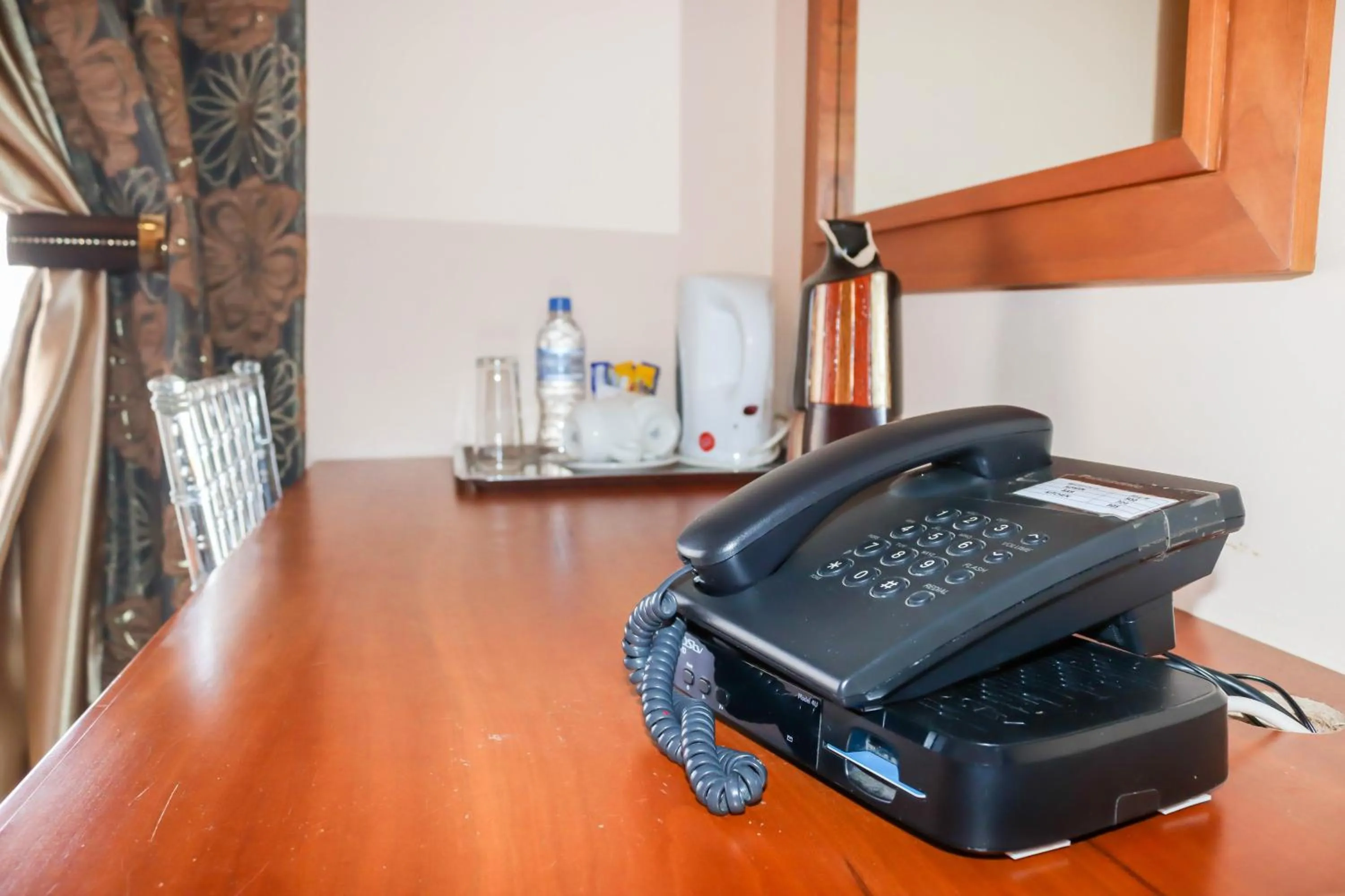 room service in Meet Mekaar Resorts - Nquthu Hotel