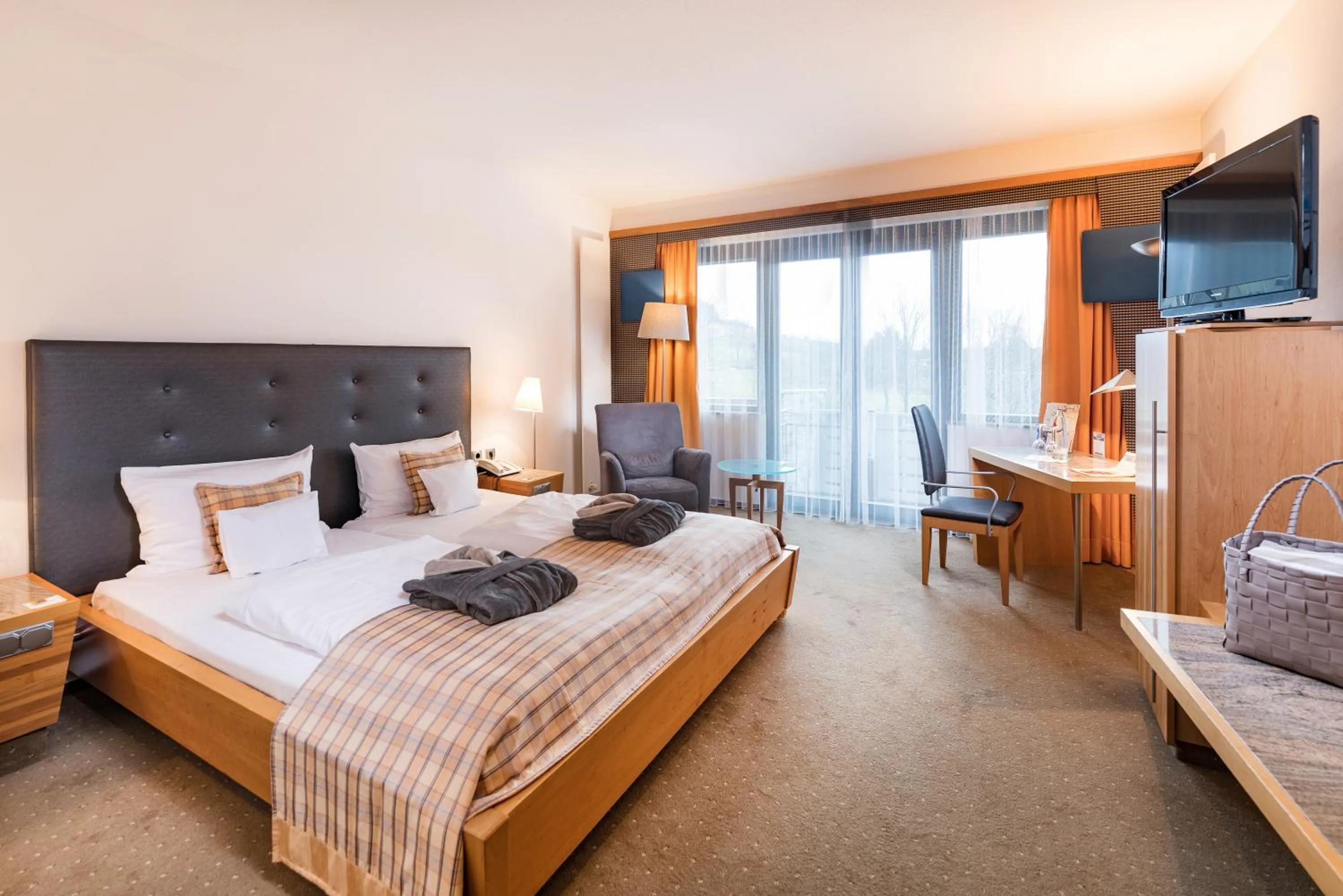 Photo of the whole room, Bed in Göbels Schlosshotel "Prinz von Hessen"