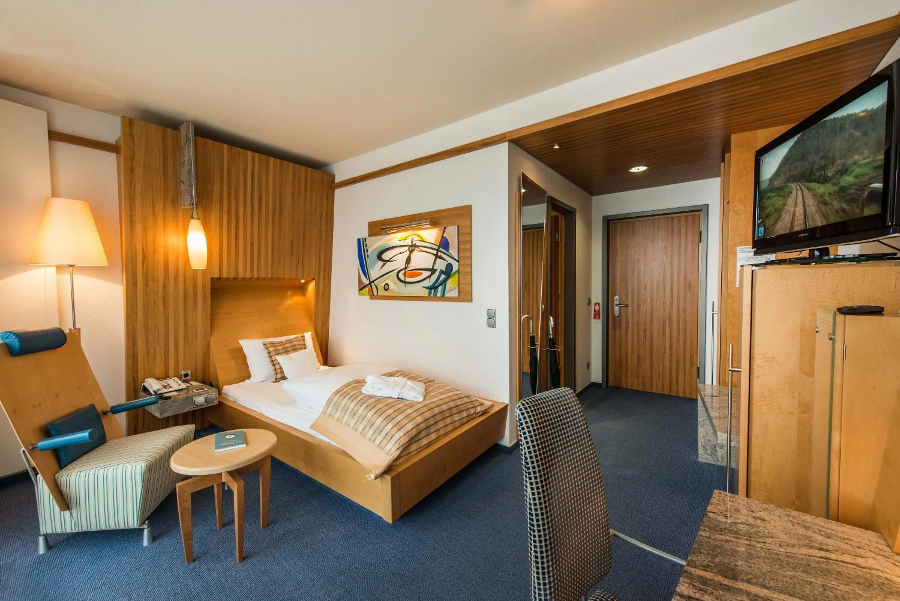 Photo of the whole room, Bed in Göbels Schlosshotel "Prinz von Hessen"