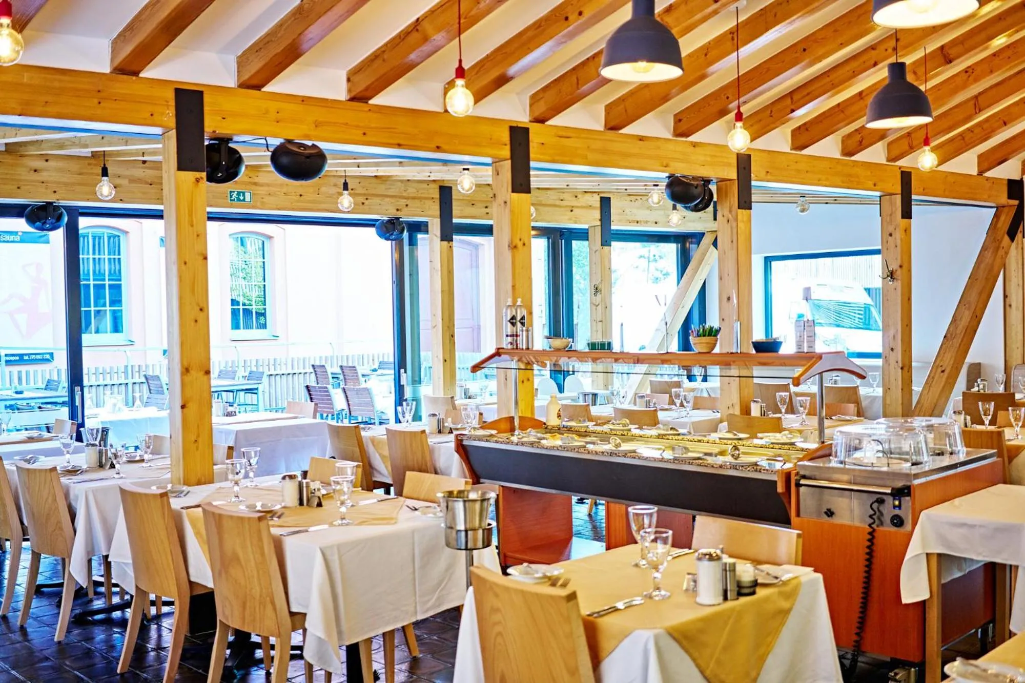 Restaurant/places to eat in Aparthotel Lípa