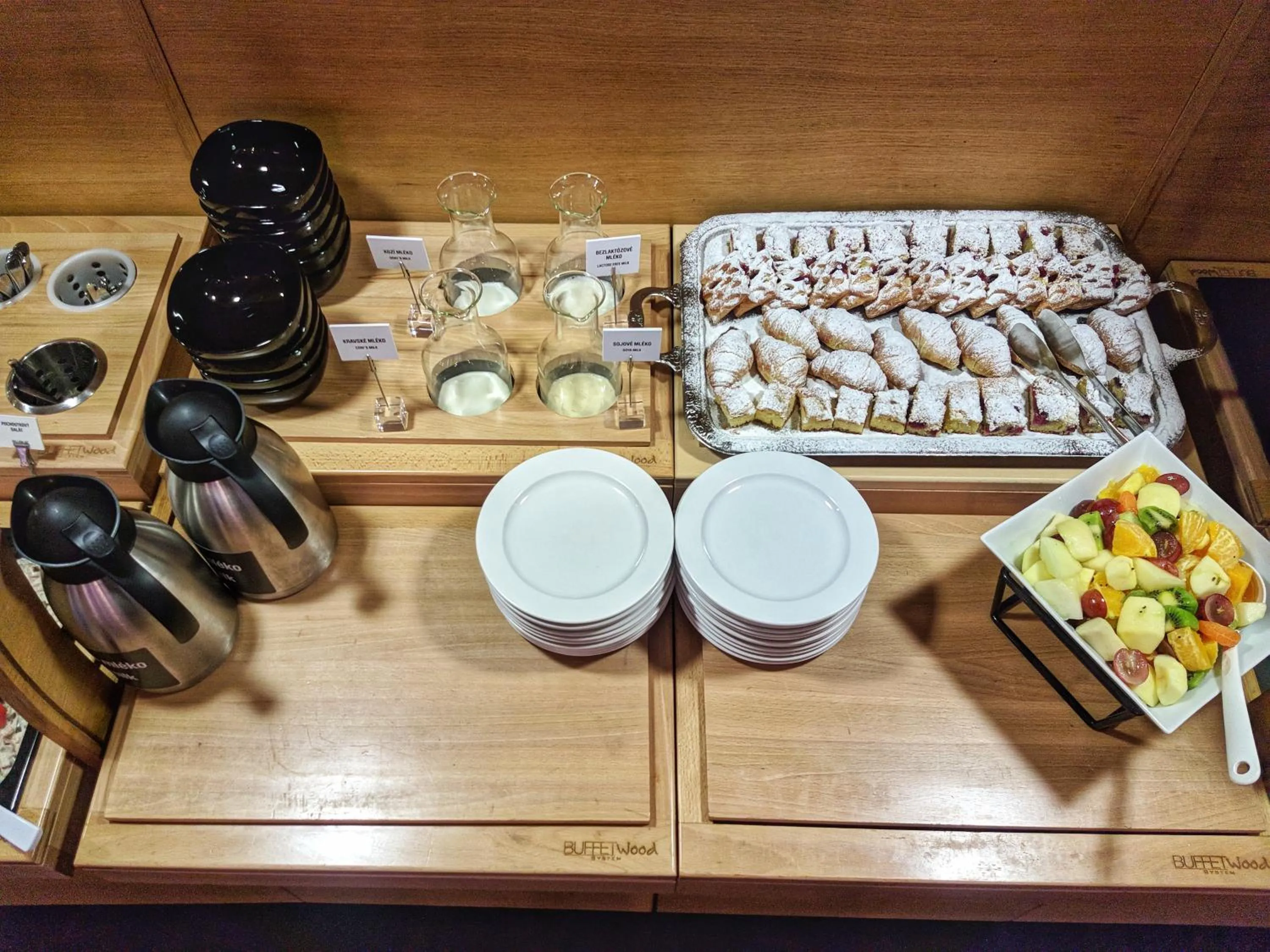 Buffet breakfast in Aparthotel Lípa