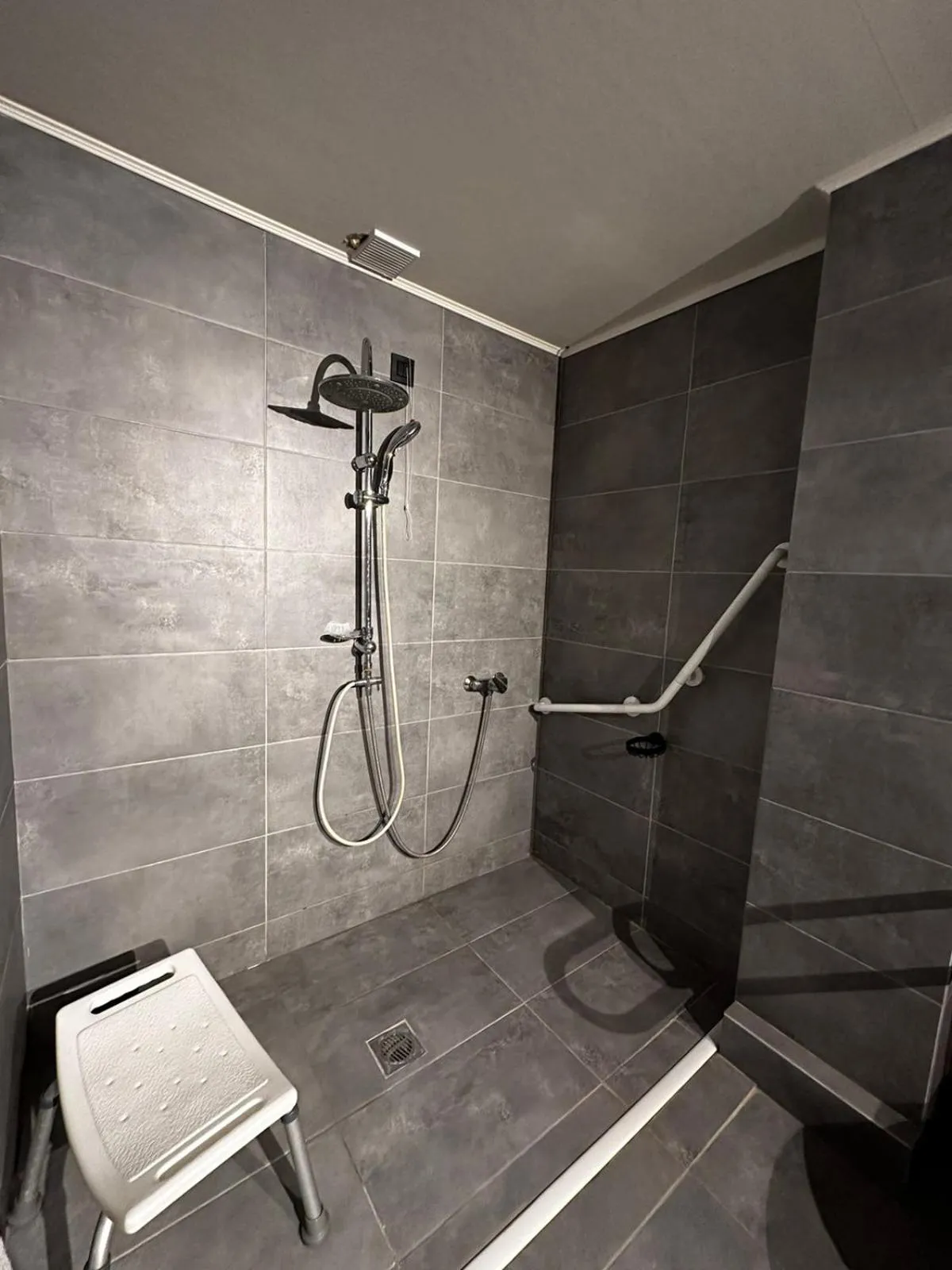 Shower in Hotel Koferita