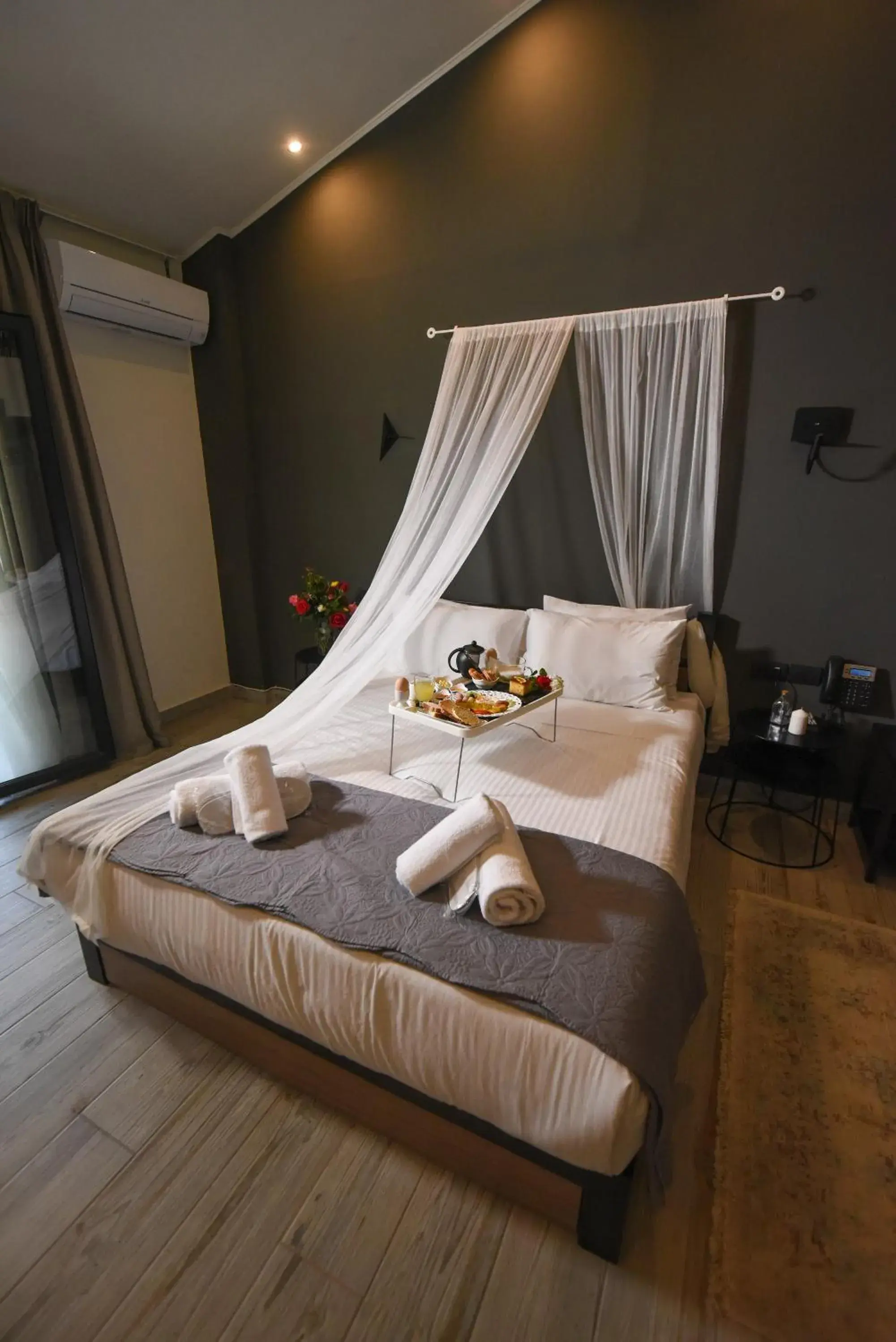 Deluxe Suite with Fireplace in Hotel Koferita Deluxe Suite with Fireplace in Hotel Koferita