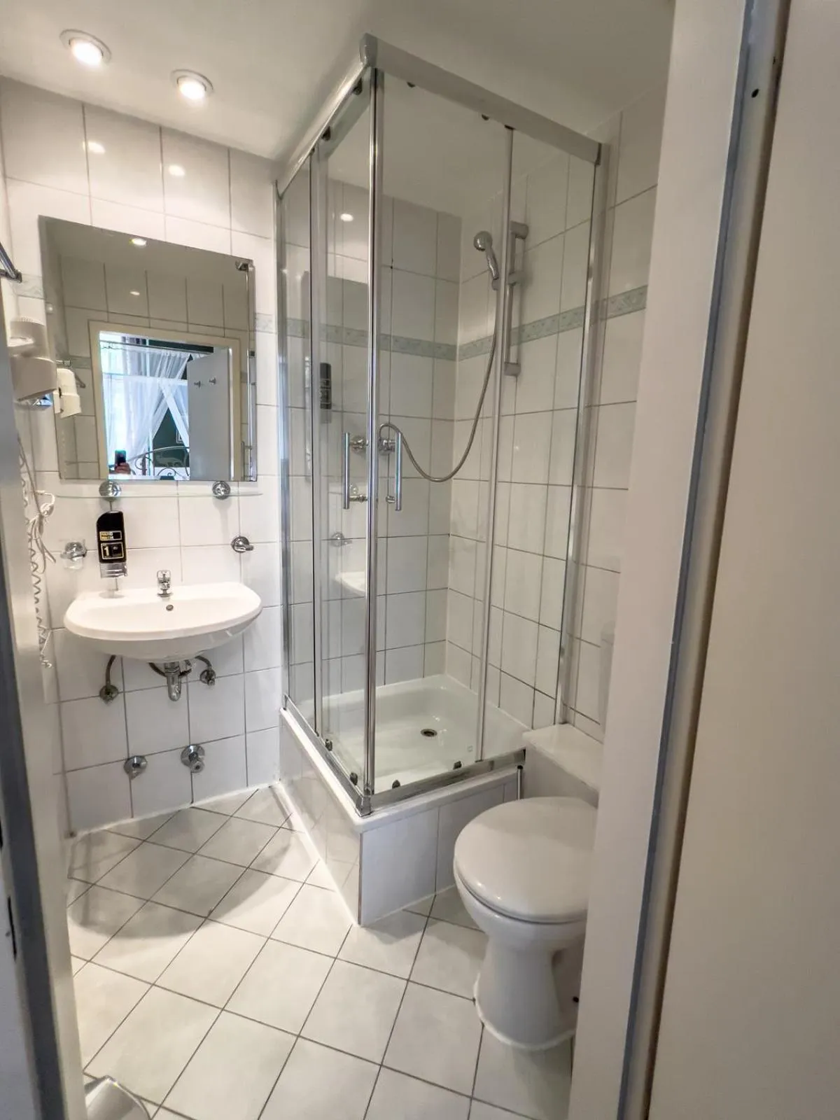 Shower in Hotel-Maison Am Olivaer Platz