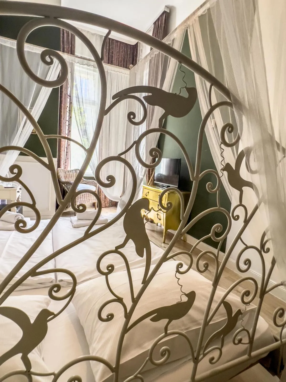 Bed in Hotel-Maison Am Olivaer Platz