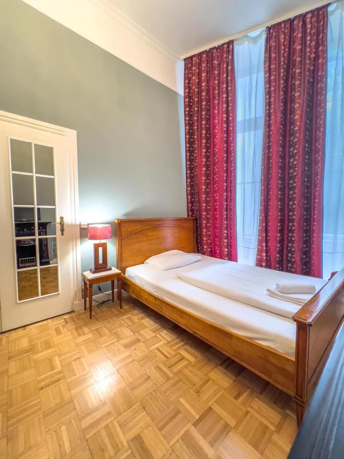 Bed in Hotel-Maison Am Olivaer Platz