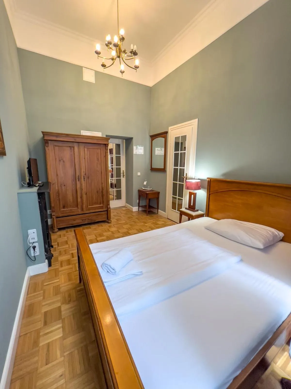 Bed in Hotel-Maison Am Olivaer Platz