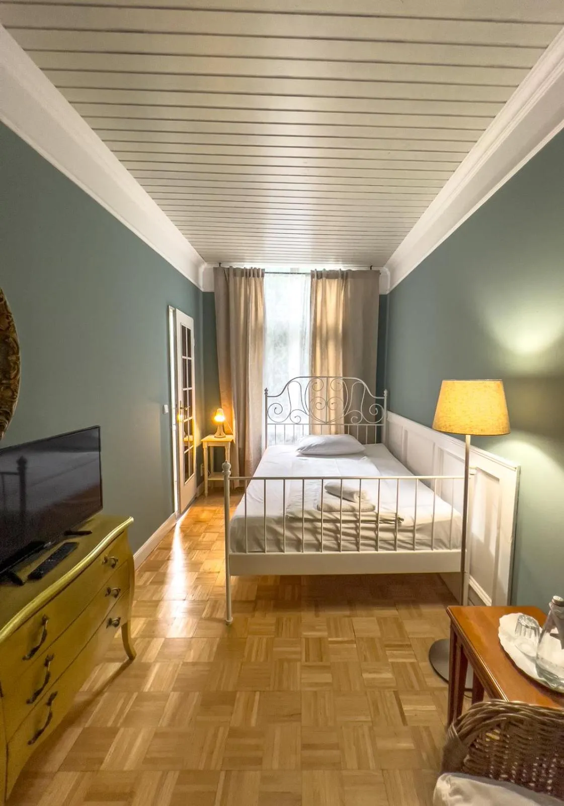 Bed in Hotel-Maison Am Olivaer Platz