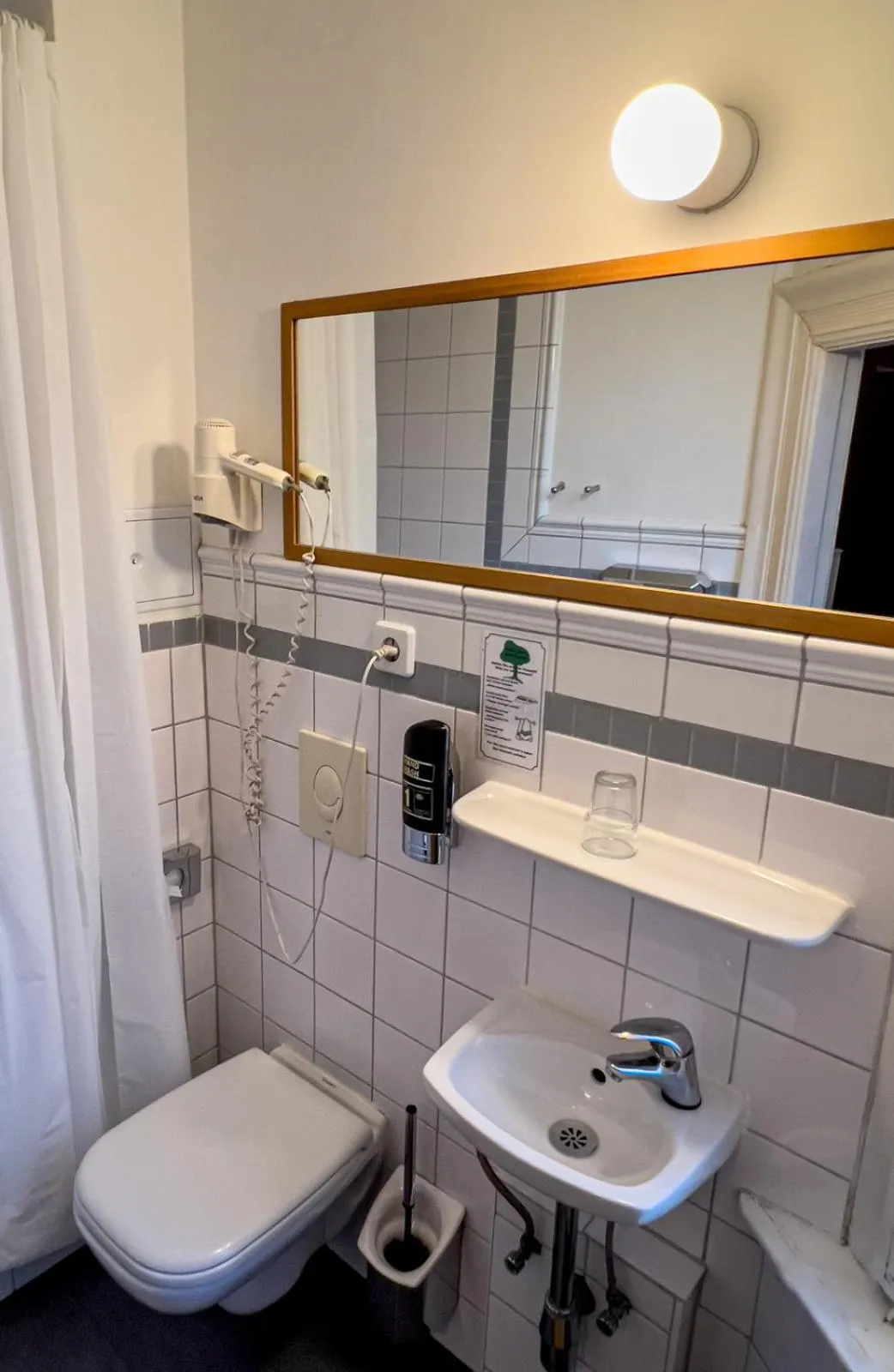 Shower in Hotel-Maison Am Olivaer Platz